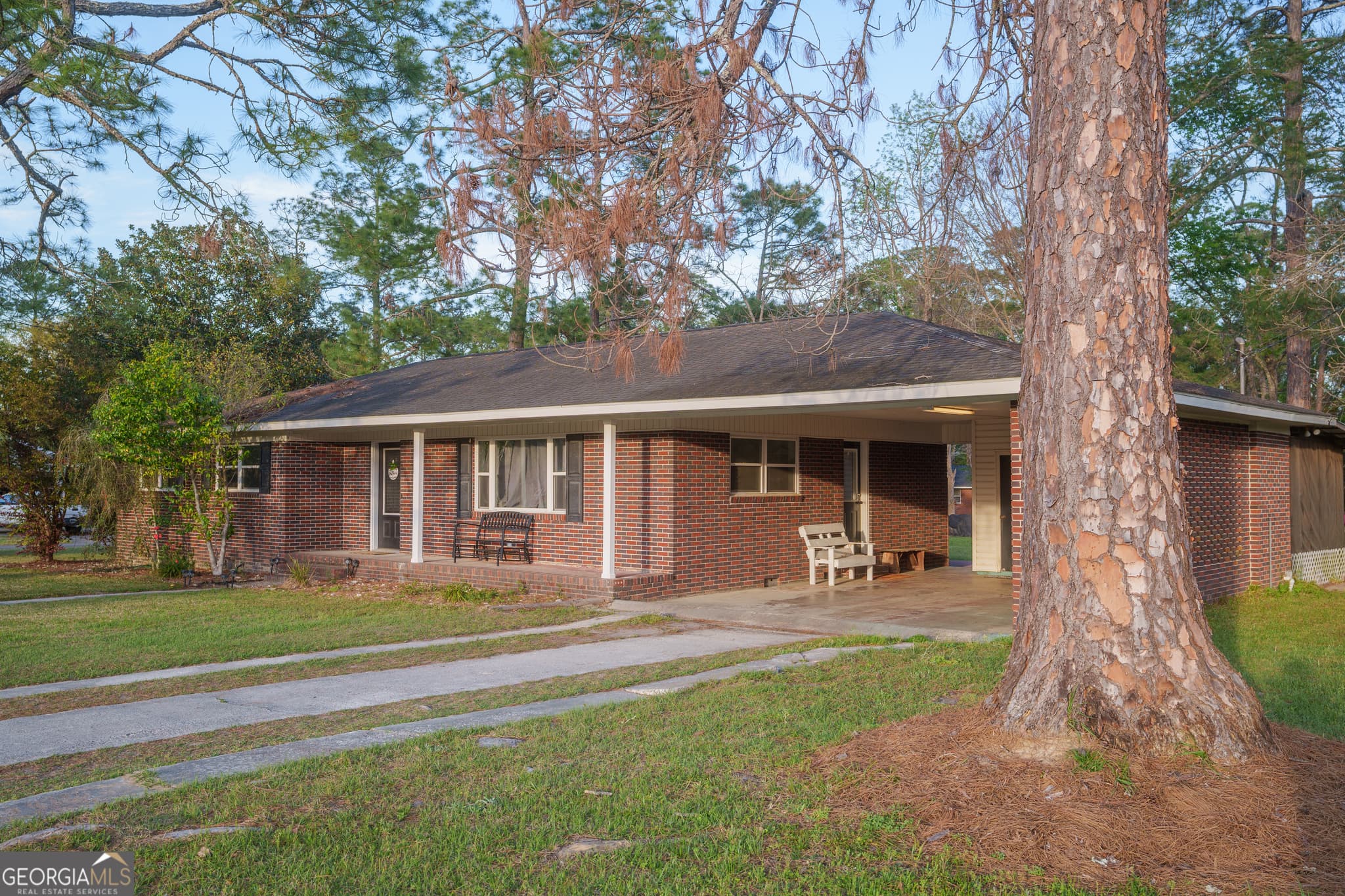 3 bedroom, 2 bathroom, 1,469 sq ft single family residence sold at 732 Bud Street, Blackshear, GA 31516
