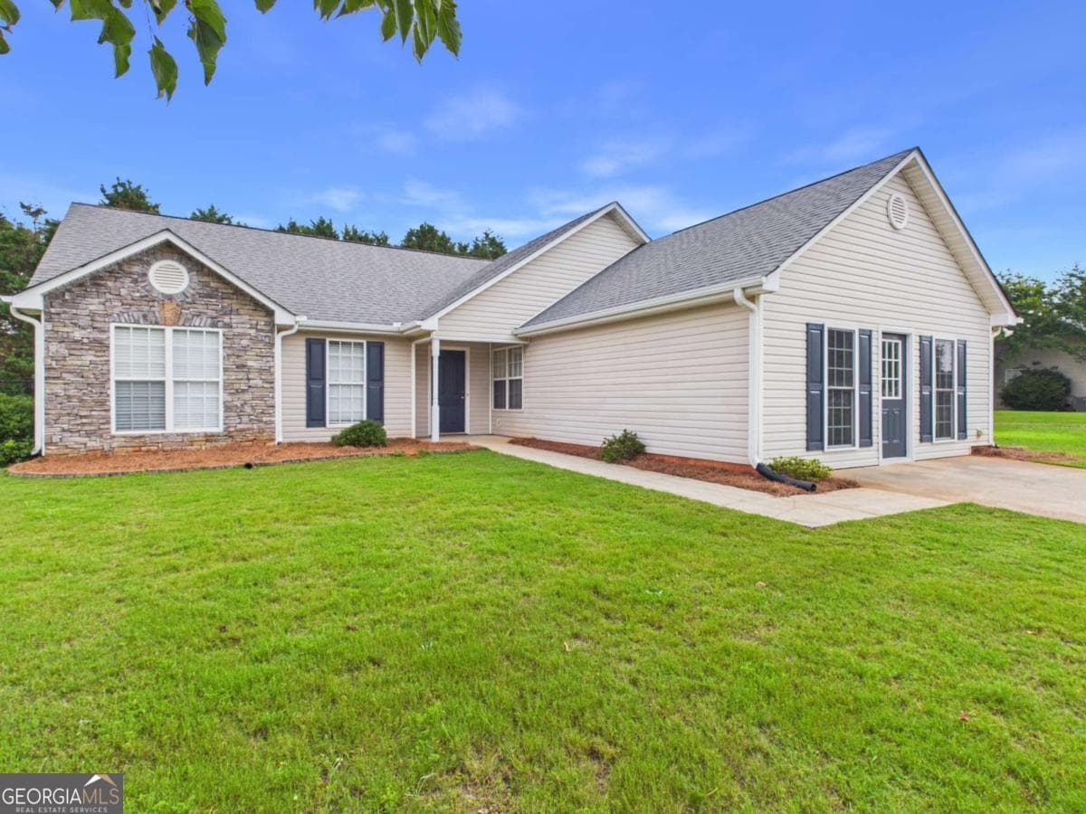 3 bedroom, 2 bathroom, 1,810 sq ft single family residence sold at 1180 Stone Shoals Terrace, Watkinsville, GA 30677