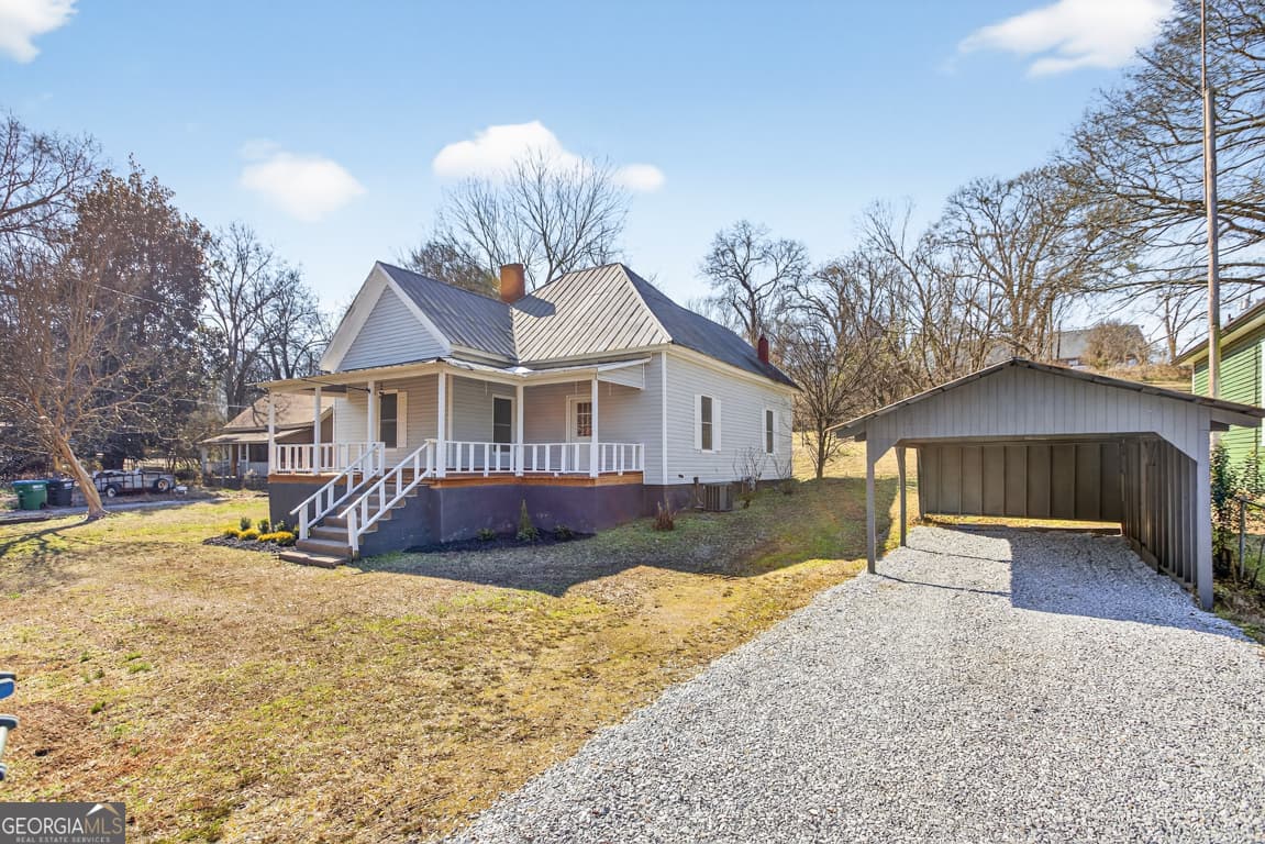 2 bedroom, 1 bathroom, 1,056 sq ft single family residence for sale at 246 Spring Street, Commerce, GA 30529