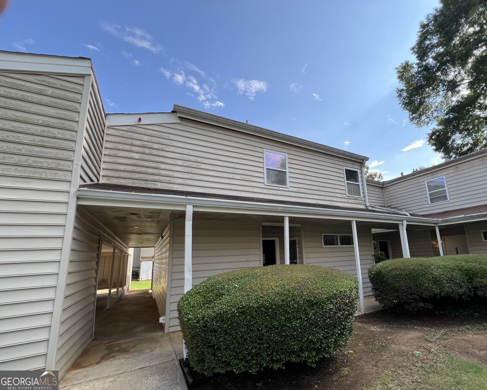 3 bedroom, 2.5 bathroom, 1,572 sq ft condominium sold at 2009 Oak Park Lane, Decatur, GA 30032