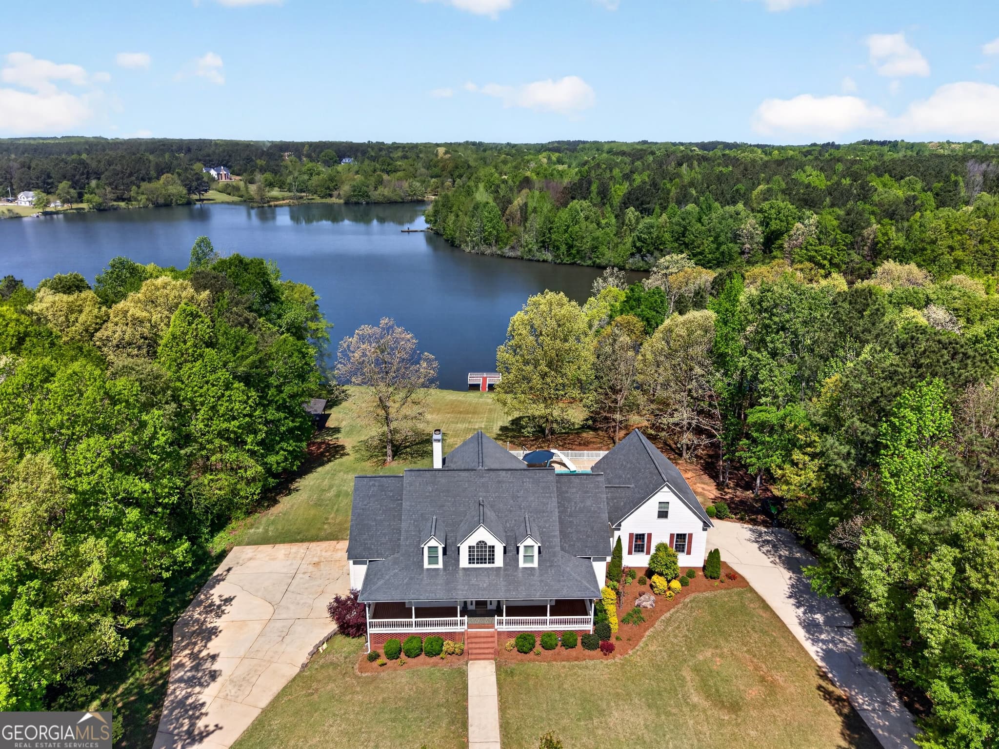 6 bedroom, 4.5 bathroom, 4,012 sq ft single family residence for sale at 800 Watering Hole Pass, Williamson, GA 30292