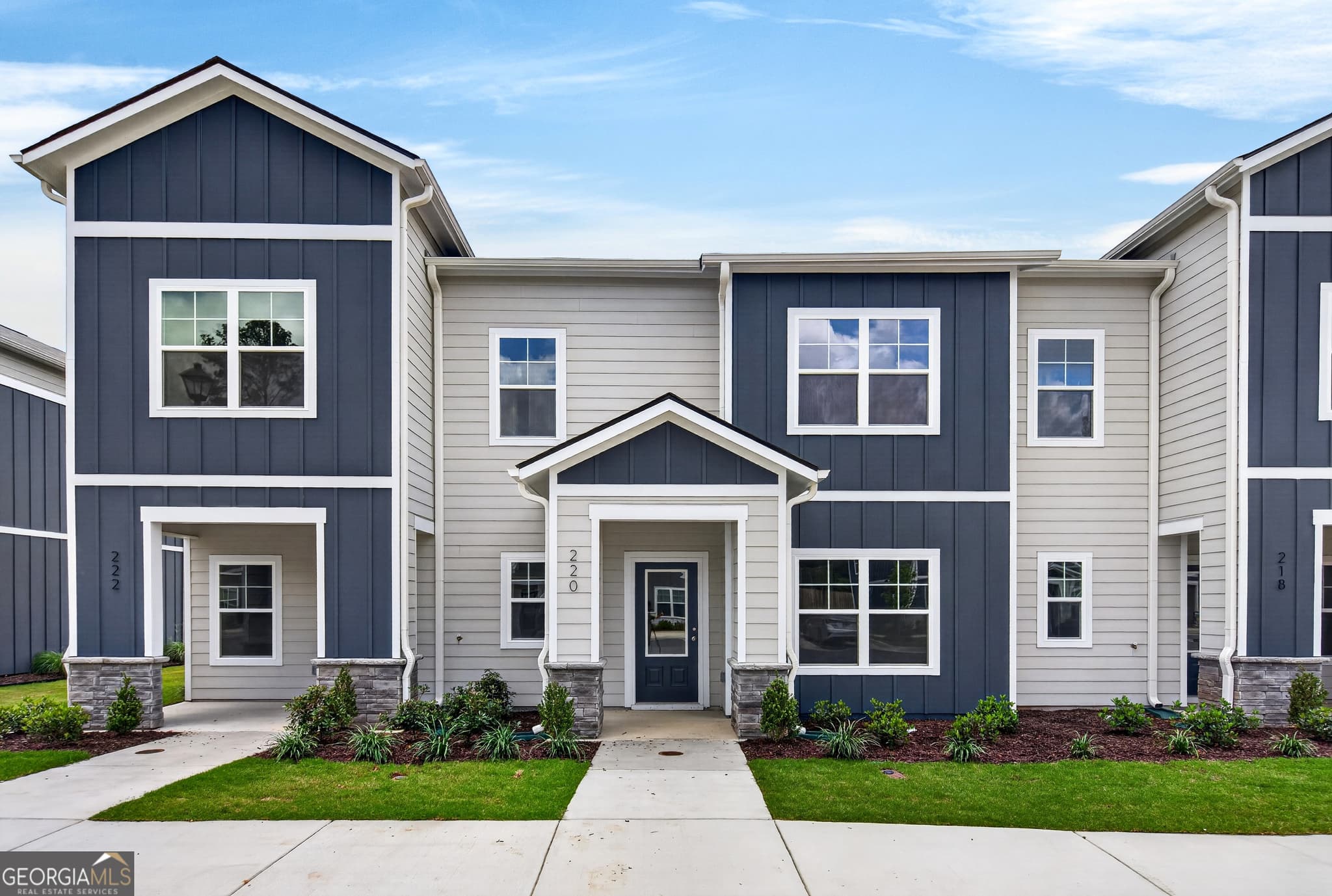 2 bedroom, 2.5 bathroom, 1,136 sq ft townhouse sold at 220 Rooker Drive, Lagrange, GA 30241