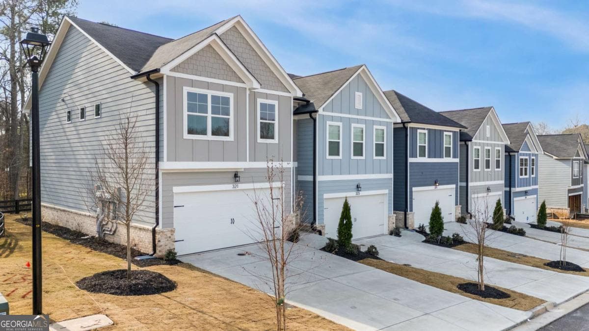 3 bedroom, 2.5 bathroom townhouse sold at 331 Yukon Drive 63, Conyers, GA 30094