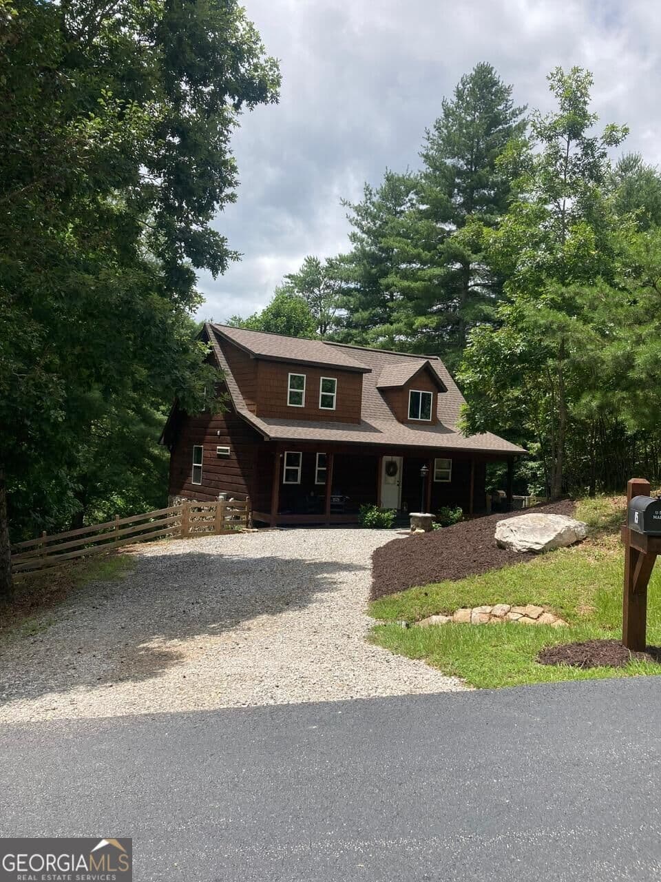 2 bedroom, 2 bathroom, 1,250 sq ft cabin,single family residence under contract at 115 Ray Drive, Young Harris, GA 30582