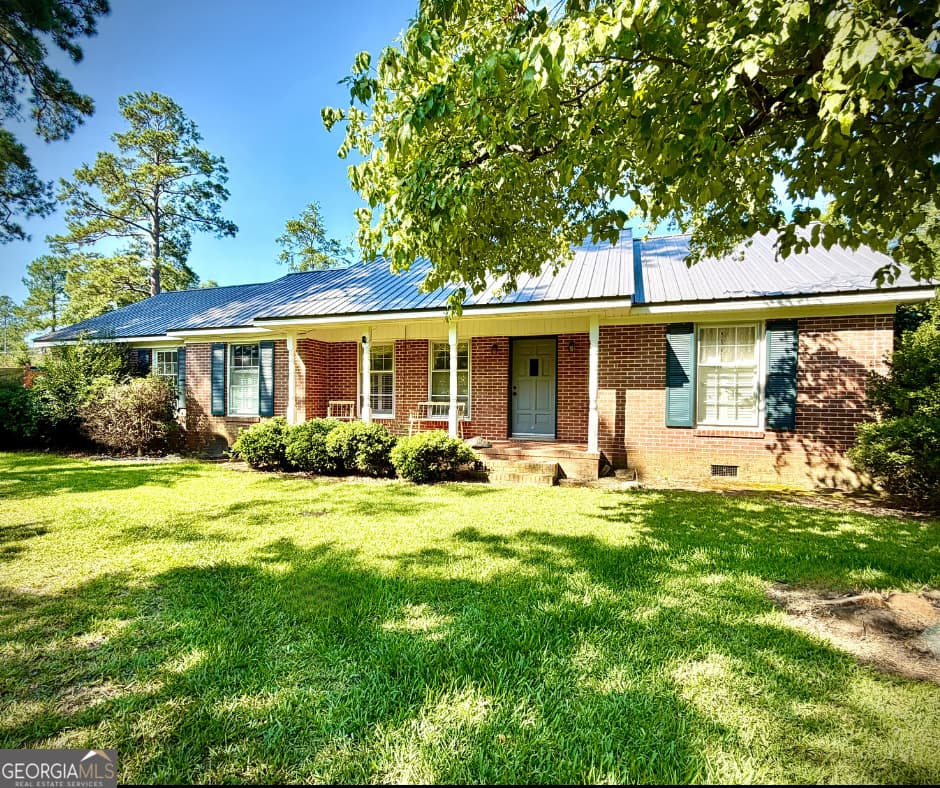 3 bedroom, 2 bathroom, 2,410 sq ft single family residence for sale at 290 Virginia Circle, Jeffersonville, GA 31044