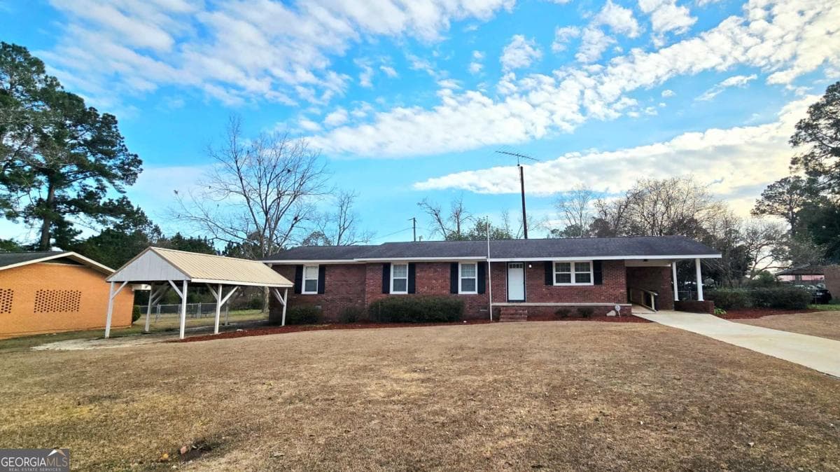 4 bedroom, 3.5 bathroom, 2,548 sq ft single family residence sold at 103 Martha Circle, Fitzgerald, GA 31750