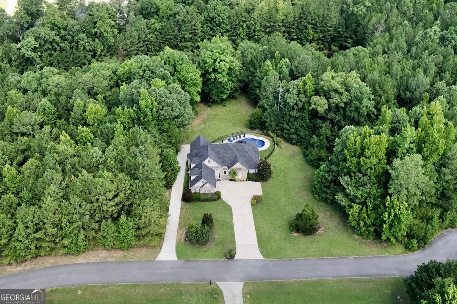 4 bedroom, 3.5 bathroom, 3,514 sq ft single family residence for sale at 32 River Rapids Drive, Forsyth, GA 31029