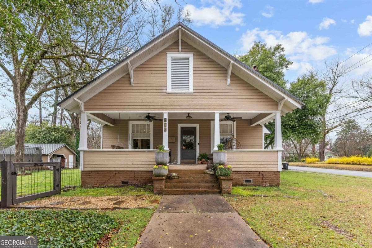 3 bedroom, 2 bathroom, 1,200 sq ft single family residence sold at 318 W South Street, Greensboro, GA 30642