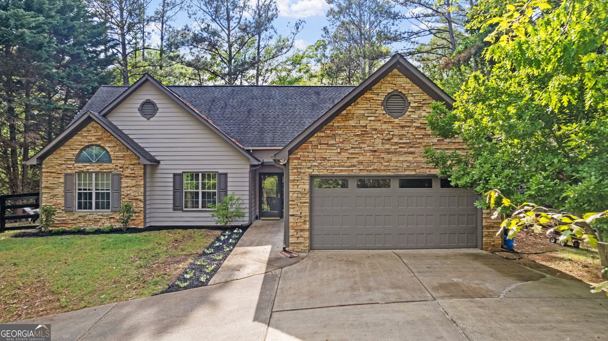 3 bedroom, 2 bathroom, 1,542 sq ft single family residence sold at 130 Laguna Springs Drive, Woodstock, GA 30188