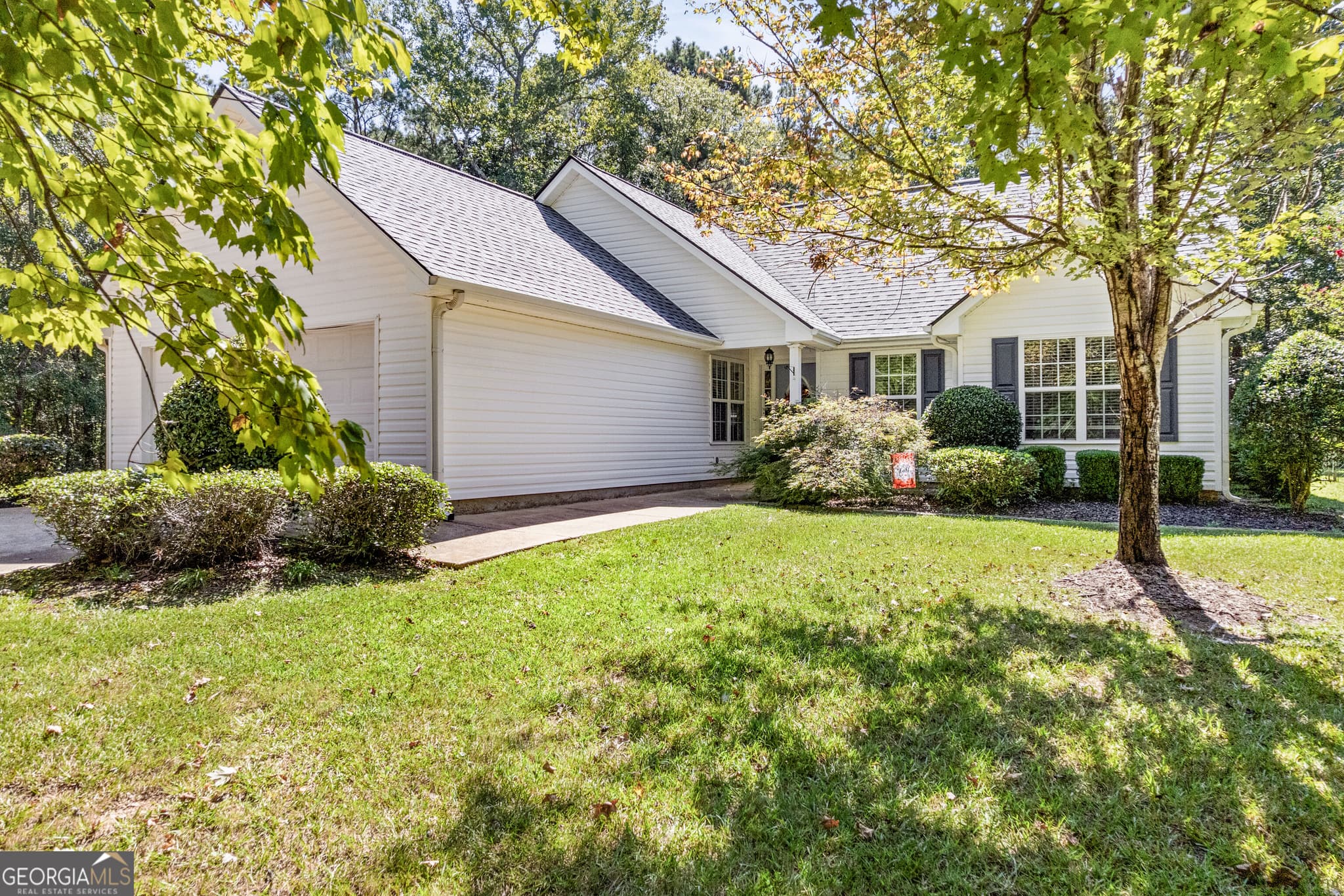 3 bedroom, 2 bathroom, 1,300 sq ft single family residence for sale at 571 Earl North Road, Newnan, GA 30263