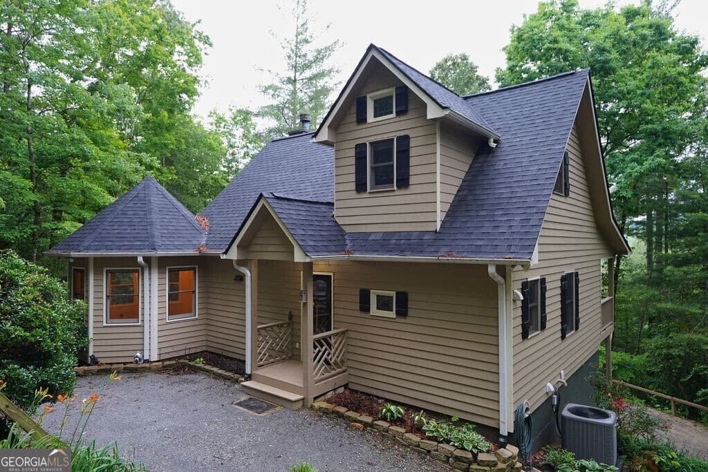 3 bedroom, 3 bathroom, 3,339 sq ft cabin,single family residence sold at 165 Amelia Lane, Blue Ridge, GA 30513