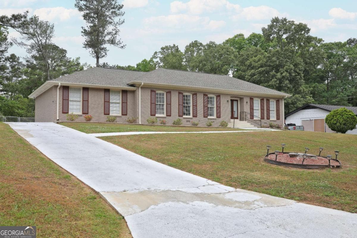 3 bedroom, 2.5 bathroom, 2,574 sq ft single family residence sold at 3863 Artist View, Decatur, GA 30034