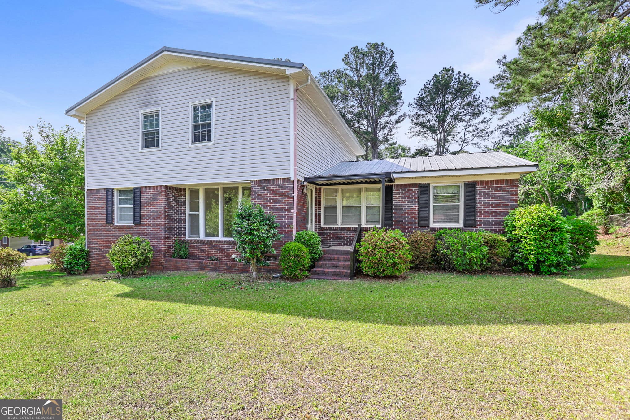 5 bedroom, 3 bathroom, 2,321 sq ft single family residence sold at 124 Melrose Drive, Lagrange, GA 30241