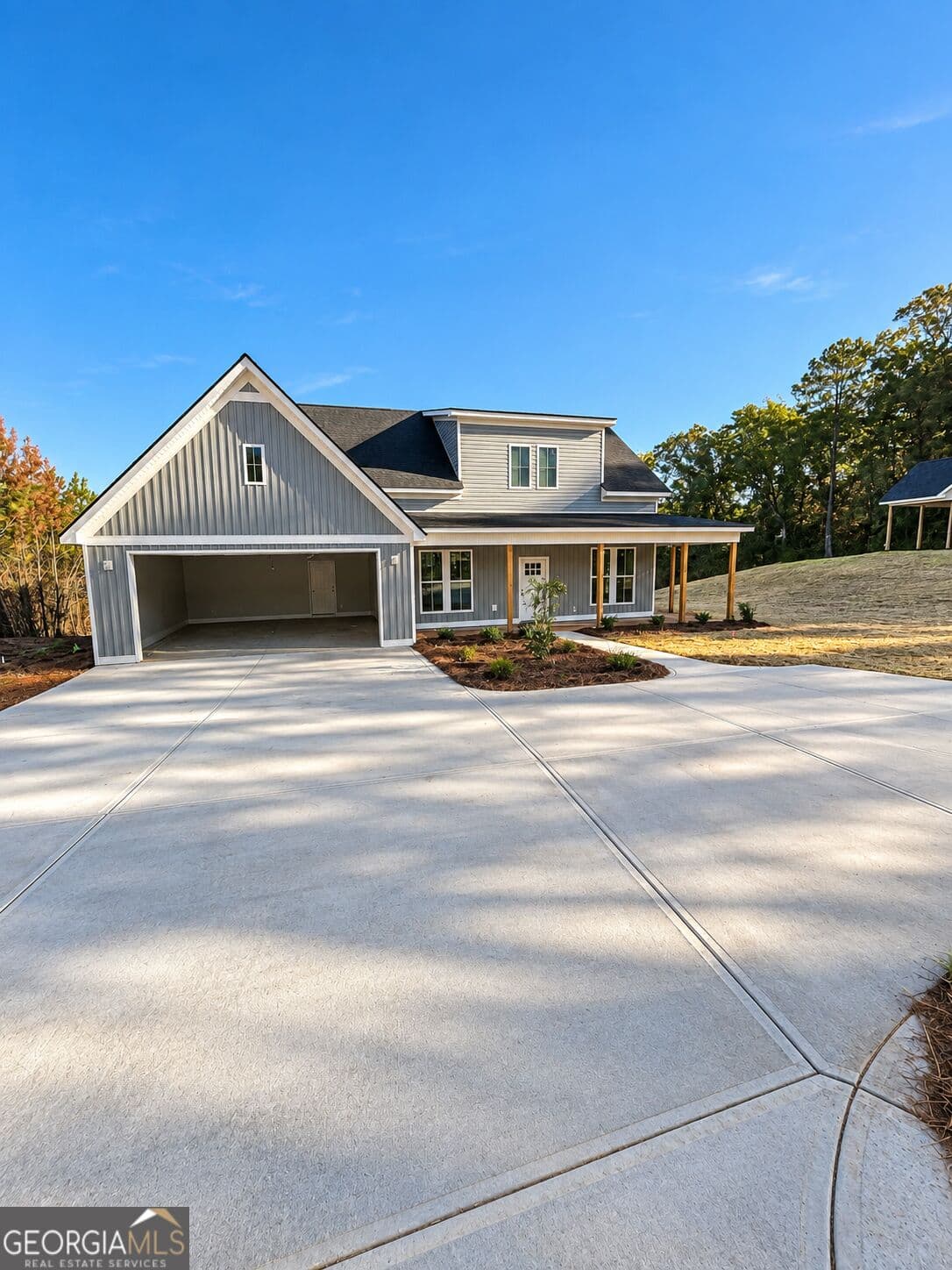 3 bedroom, 2.5 bathroom, 1,680 sq ft single family residence for sale at 614 Lake Laurel, Milledgeville, GA 31061