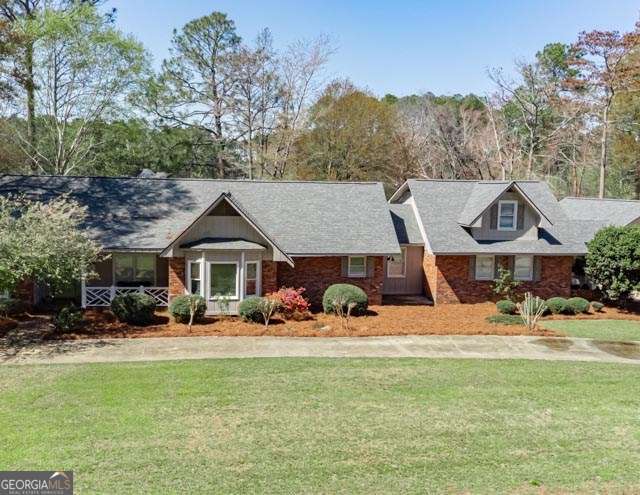 4 bedroom, 4.5 bathroom, 3,860 sq ft single family residence for sale at 225 Meadowlark Lane, Fitzgerald, GA 31750