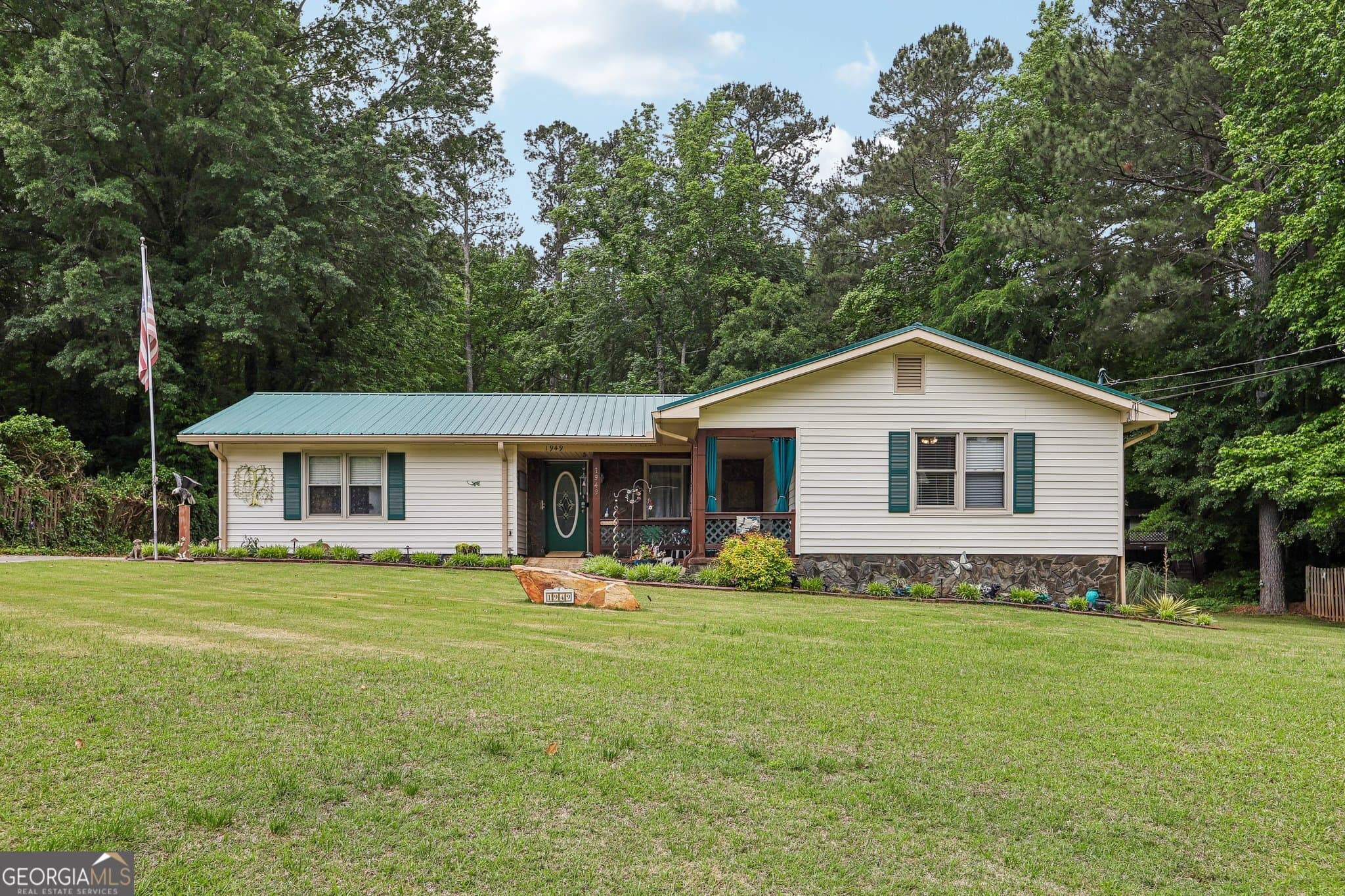 3 bedroom, 2 bathroom, 1,611 sq ft single family residence sold at 1949 Bonnie Ridge Drive, Griffin, GA 30223