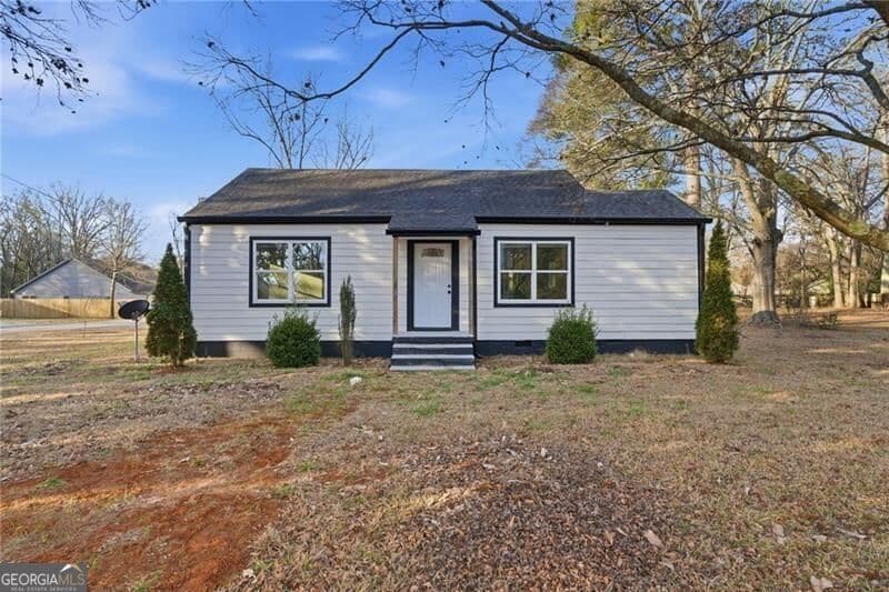 2 bedroom, 2 bathroom, 996 sq ft single family residence sold at 303 Glen Iris Drive, Monroe, GA 30655