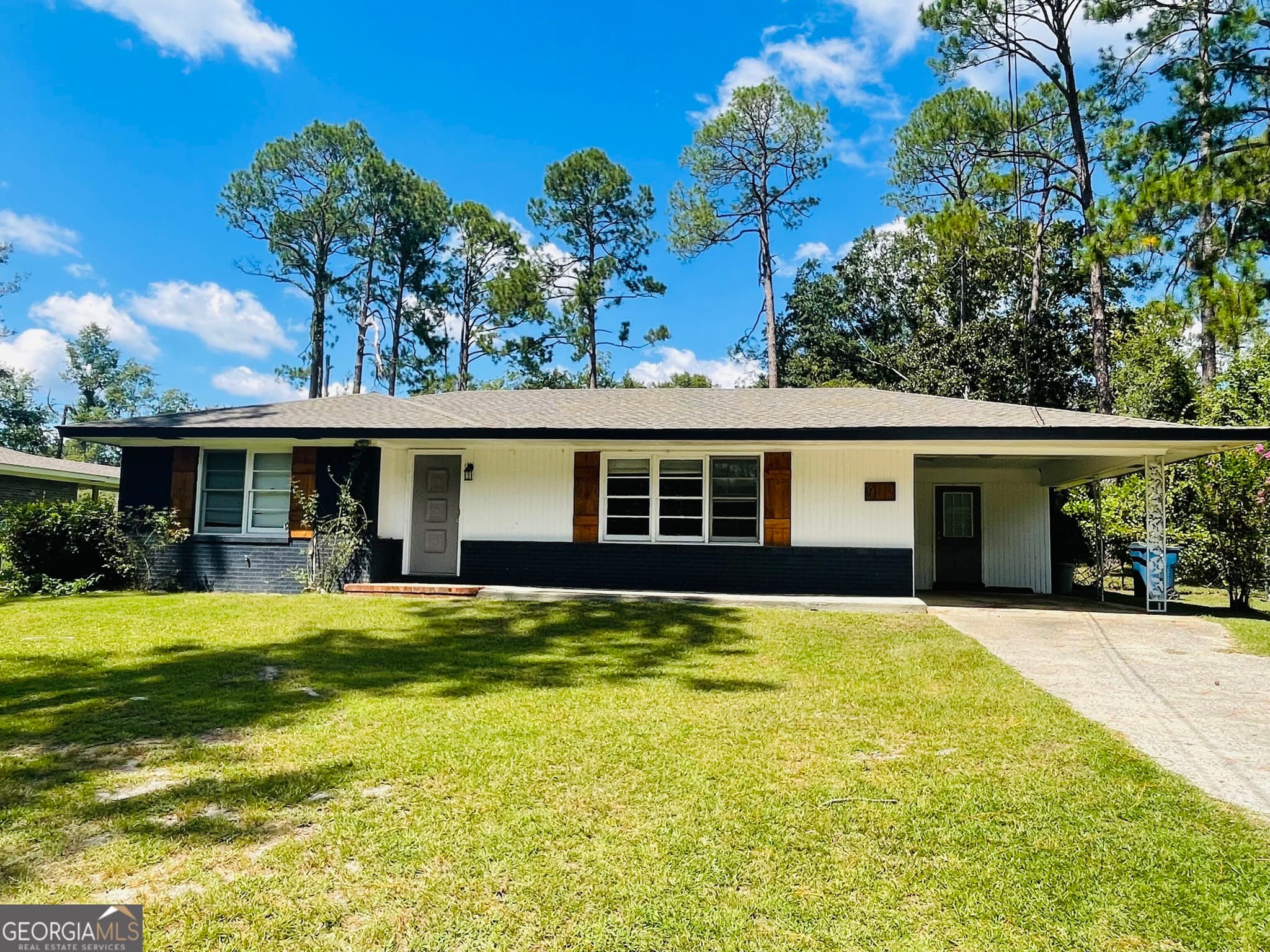 3 bedroom, 1.5 bathroom, 1,553 sq ft single family residence for sale at 912 Jungle Road, Vidalia, GA 30474