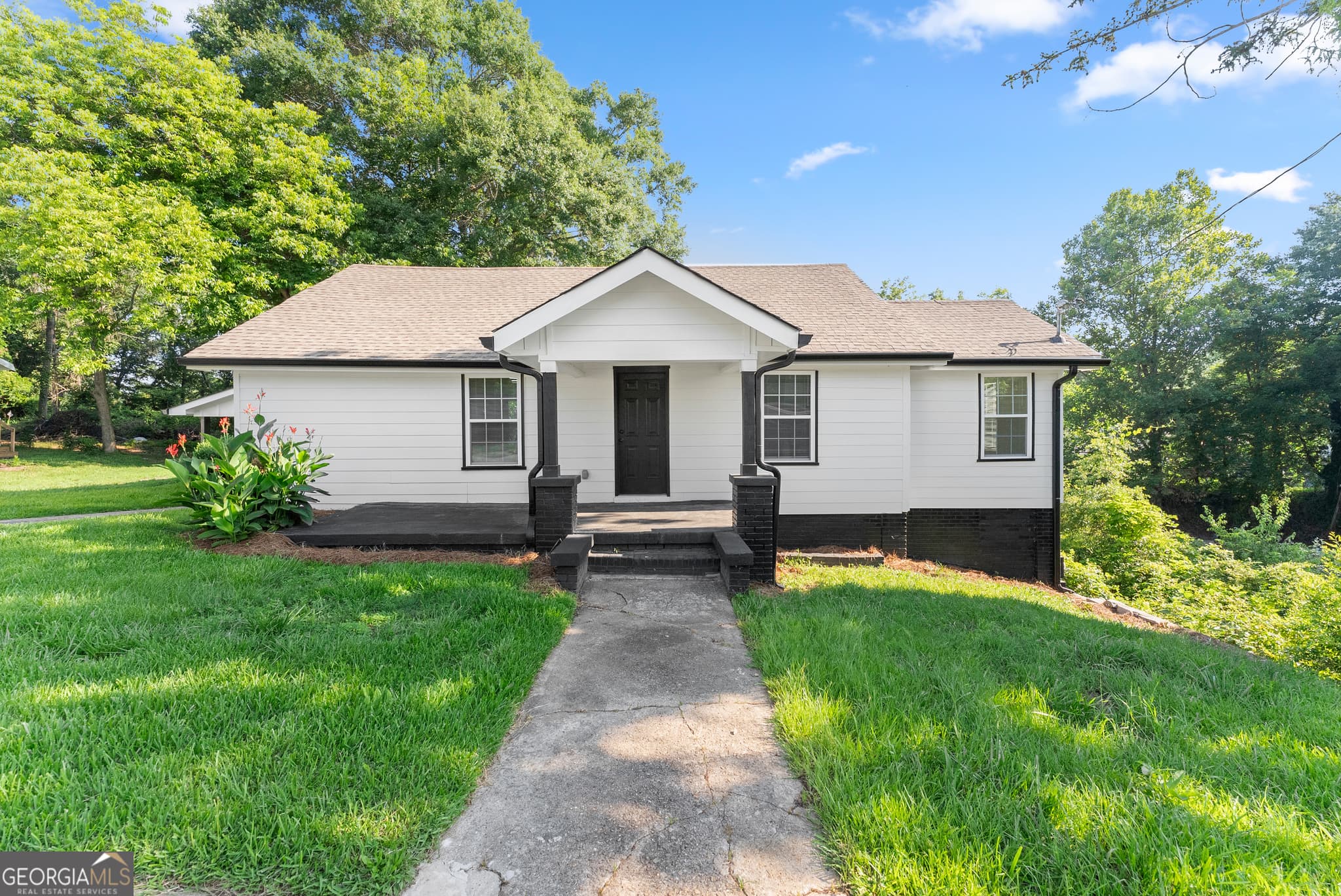 3 bedroom, 2 bathroom, 1,148 sq ft single family residence for sale at 239 E Currahee Street, Toccoa, GA 30577