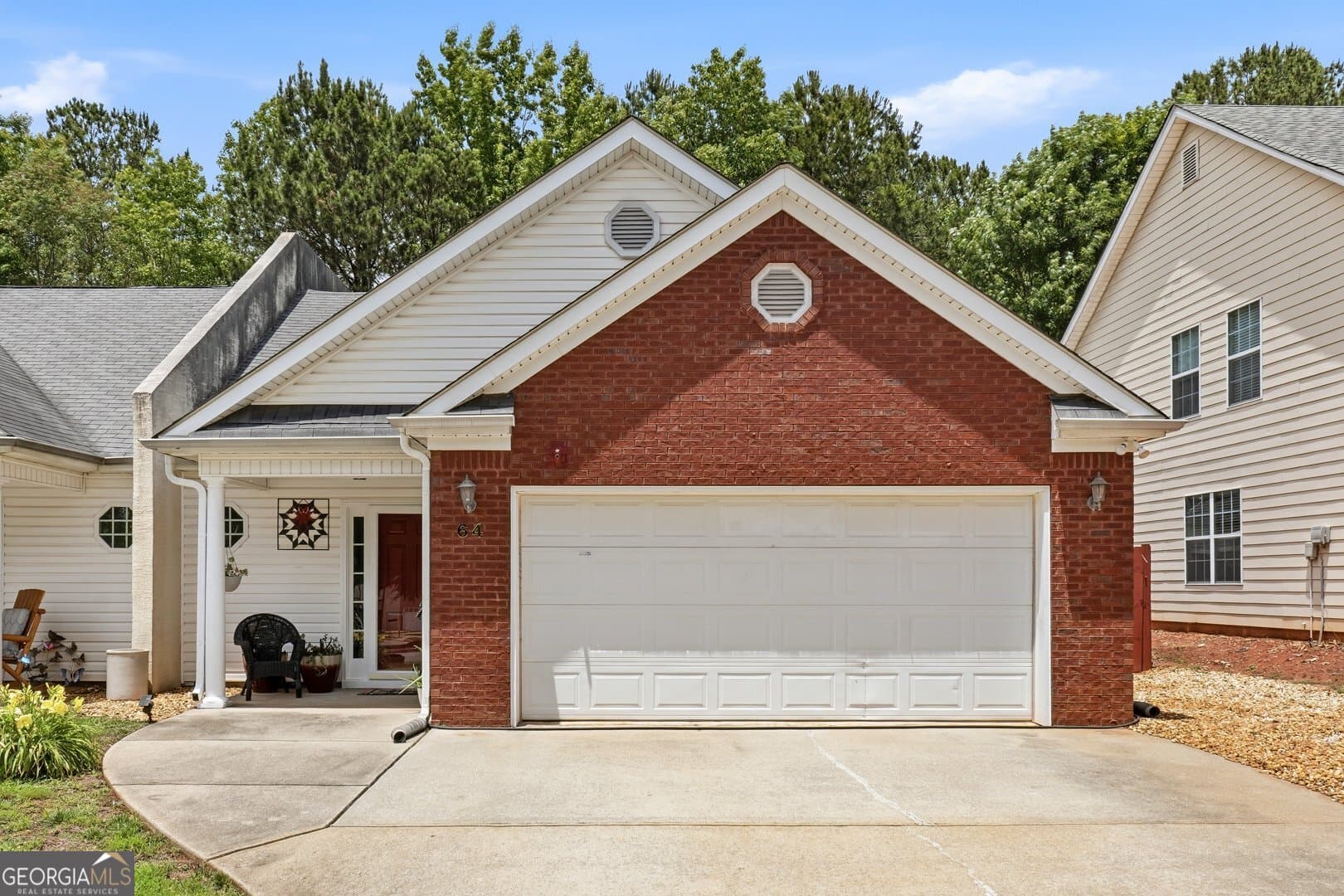 2 bedroom, 2 bathroom, 1,365 sq ft condominium sold at 64 Stony Oak Drive, Newnan, GA 30263
