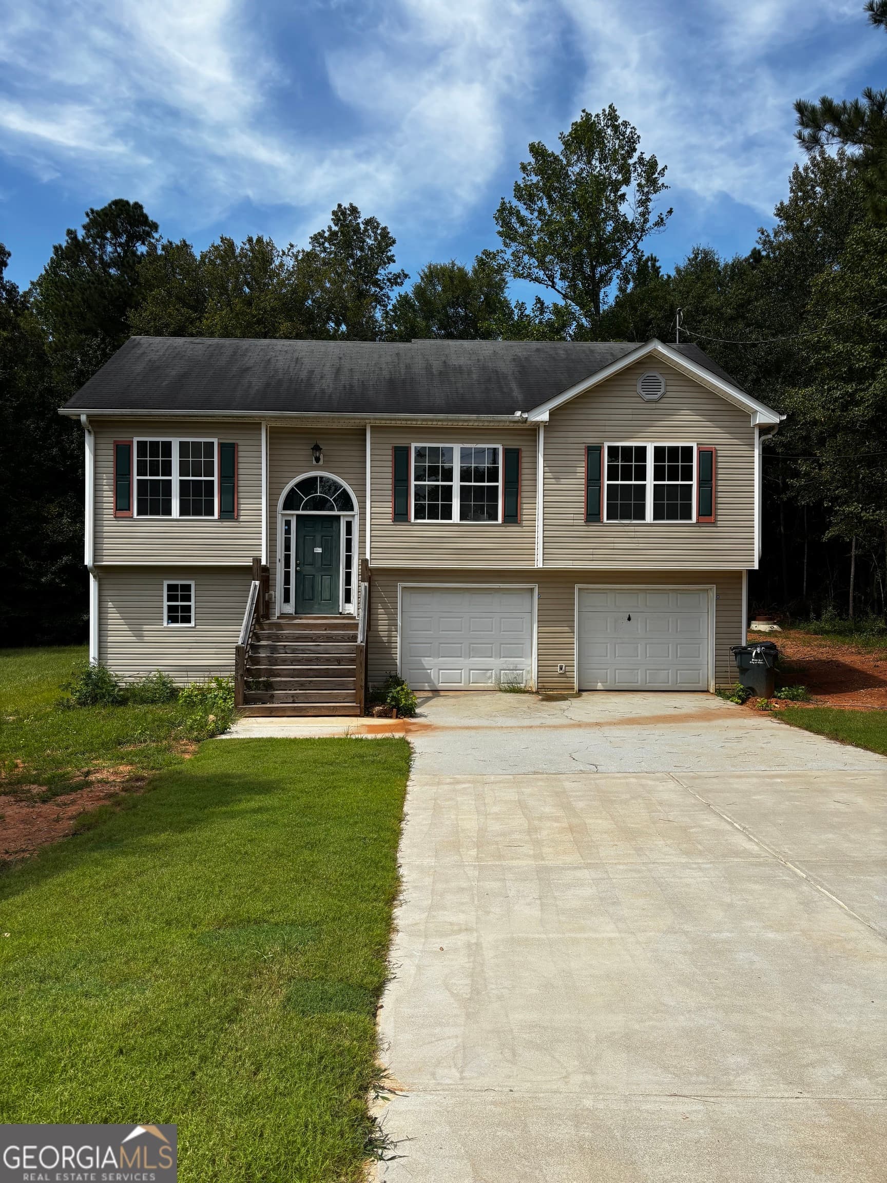 4 bedroom, 3 bathroom, 1,295 sq ft single family residence sold at 142 Longstreet Circle, Oxford, GA 30054