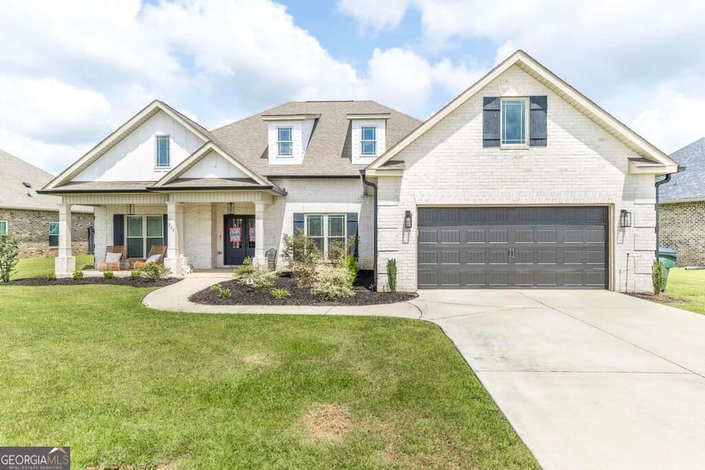 4 bedroom, 3 bathroom, 2,412 sq ft single family residence for sale at 305 Foxberry Nook, Kathleen, GA 31047