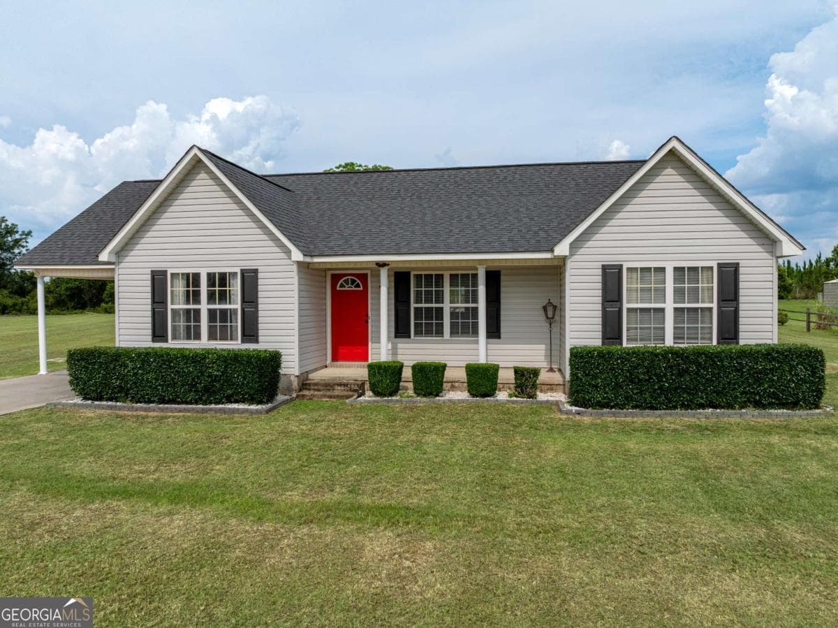 3 bedroom, 2 bathroom, 1,242 sq ft single family residence sold at 159 Loma Linda, Fitzgerald, GA 31750