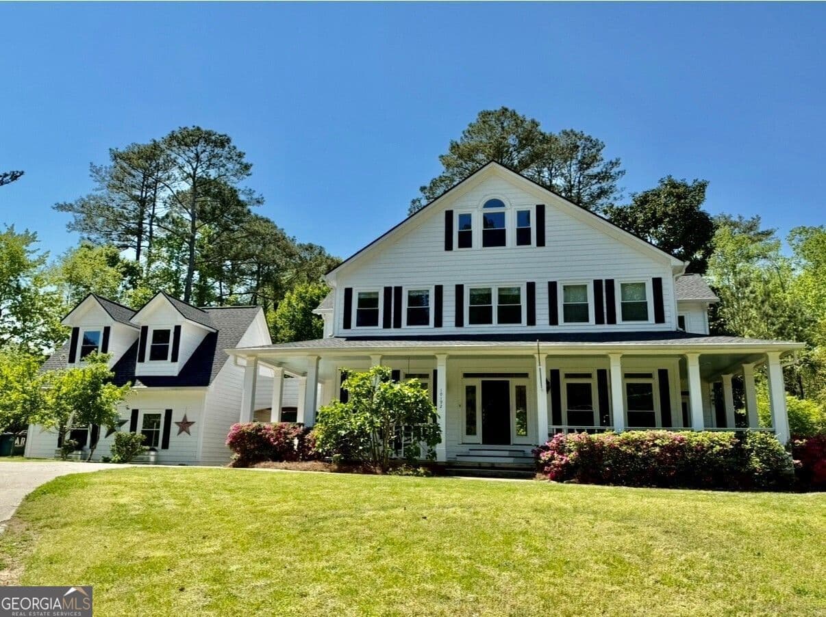 4 bedroom, 3.5 bathroom, 3,520 sq ft single family residence sold at 10192 Shallowford Road, Roswell, GA 30075