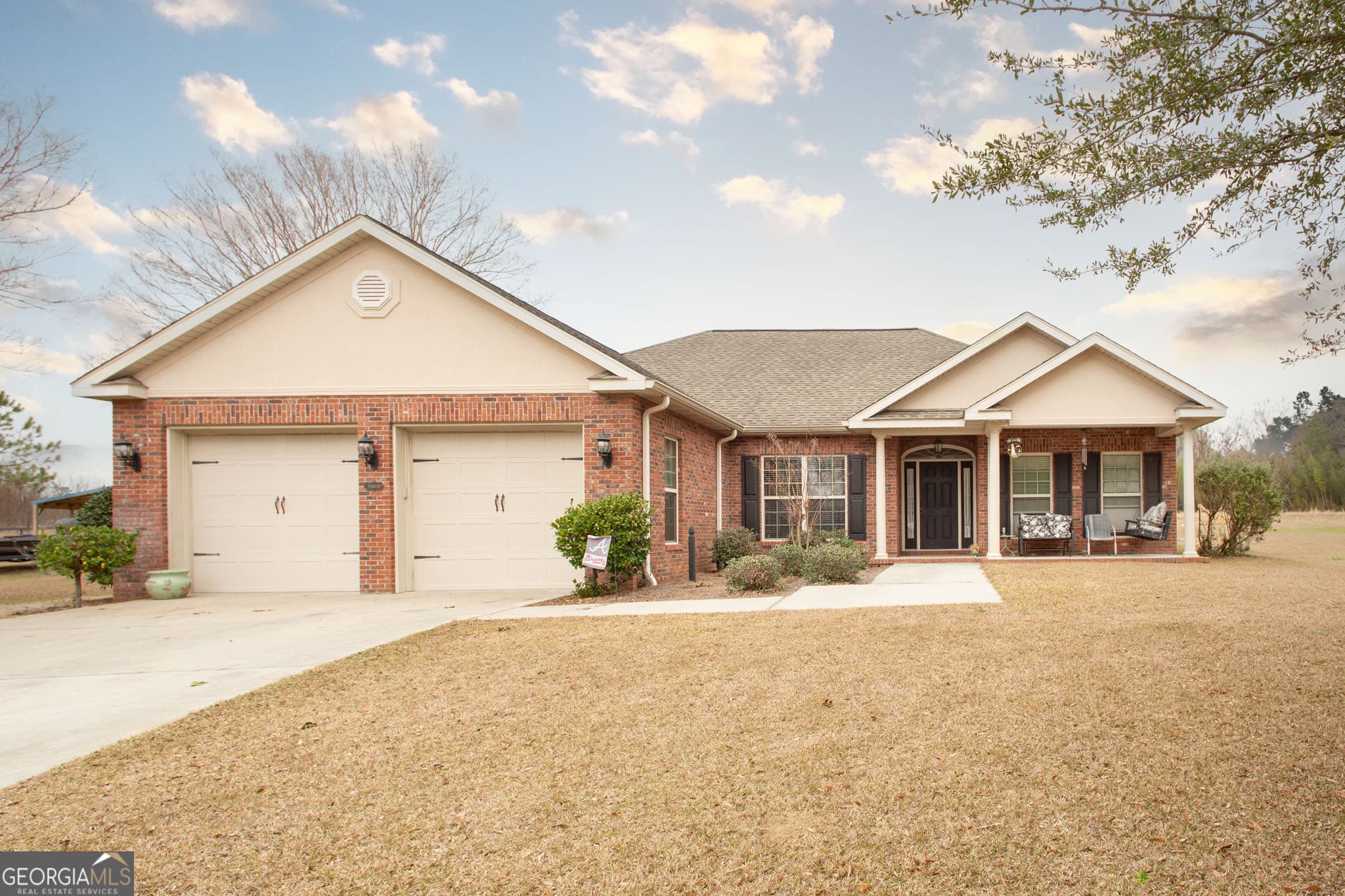 3 bedroom, 2 bathroom, 2,559 sq ft single family residence sold at 516 Pinehurst Drive, Blackshear, GA 31516