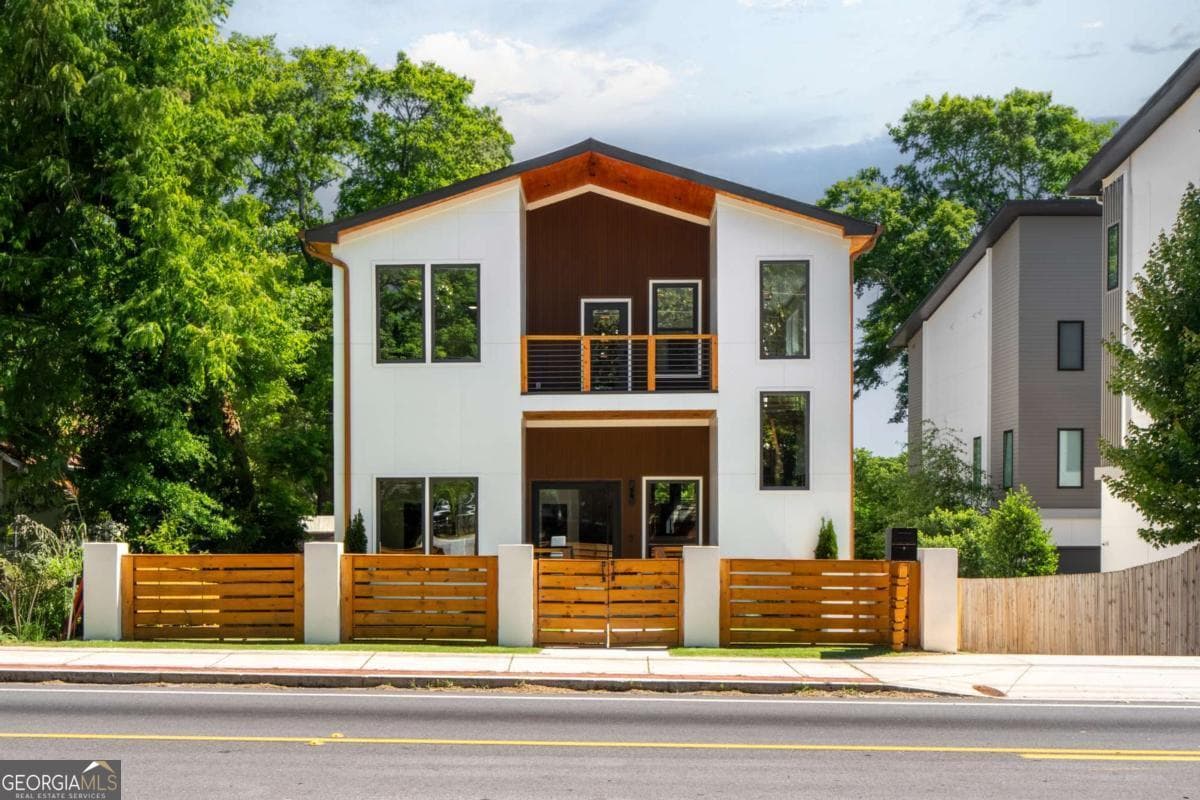4 bedroom, 4 bathroom, 3,354 sq ft single family residence sold at 1927 Memorial Drive, Atlanta, GA 30317