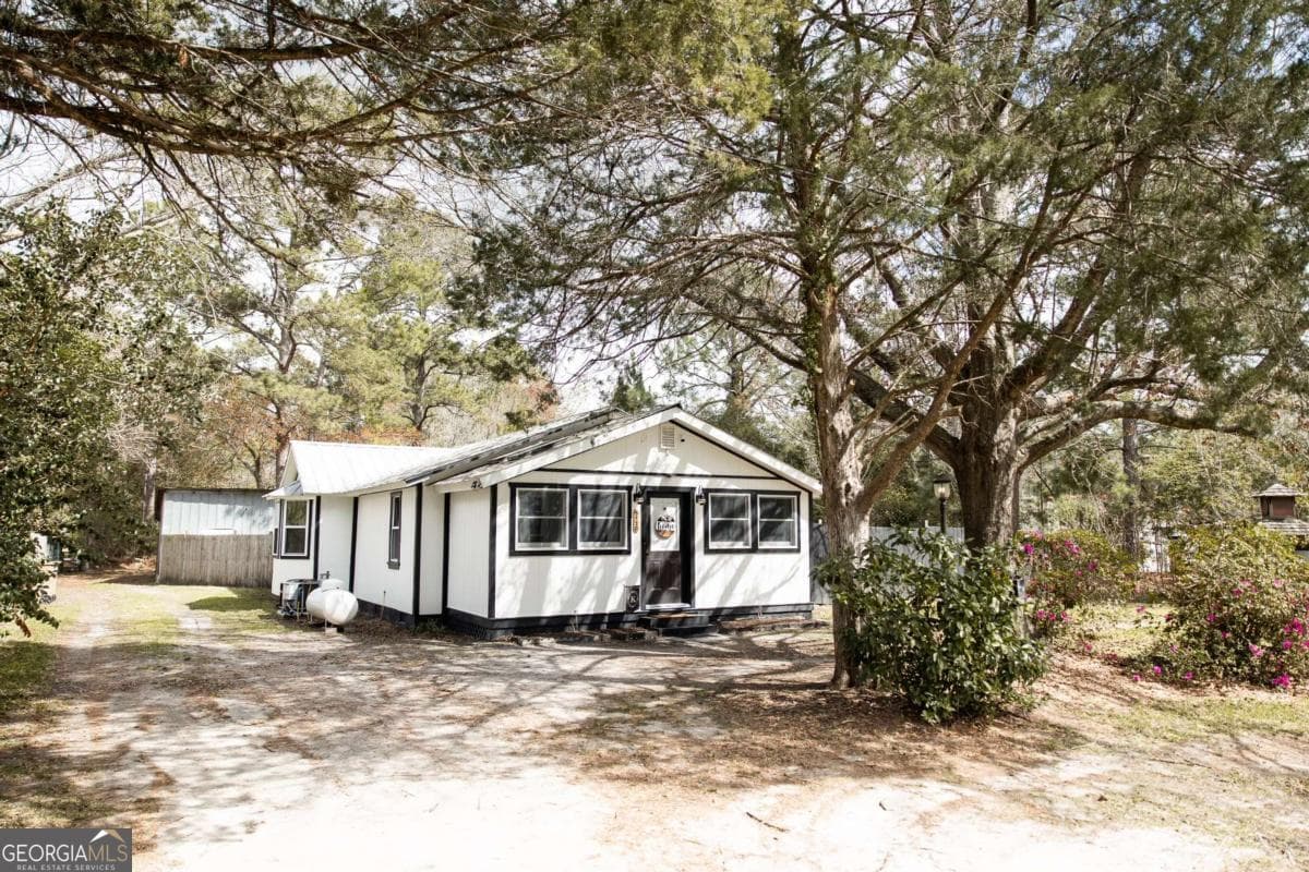 3 bedroom, 1.5 bathroom single family residence sold at 5720 N Highway 21, Springfield, GA 31329