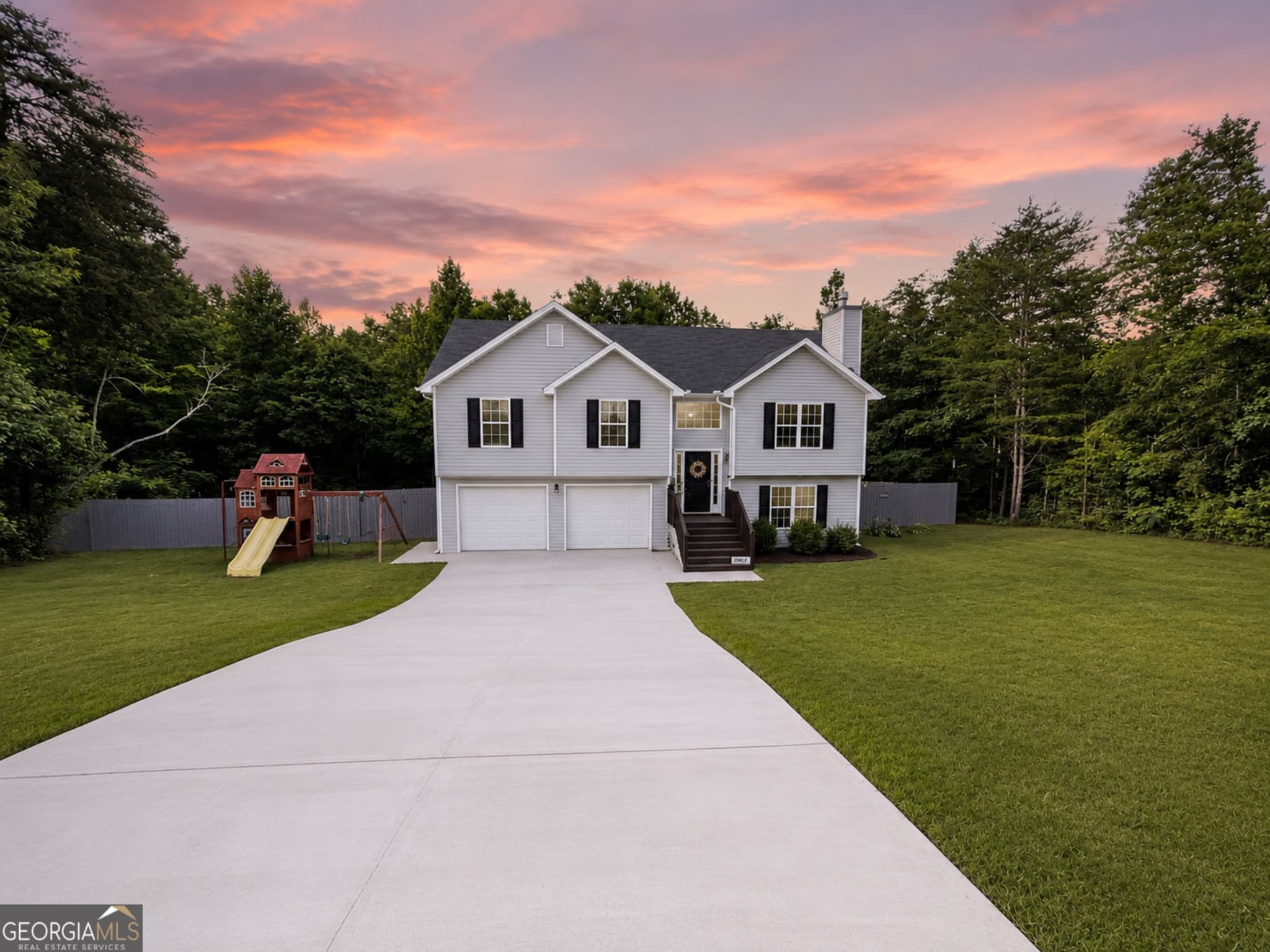 3 bedroom, 2 bathroom, 2,021 sq ft single family residence sold at 5510 Latham Manor Drive, Gainesville, GA 30506