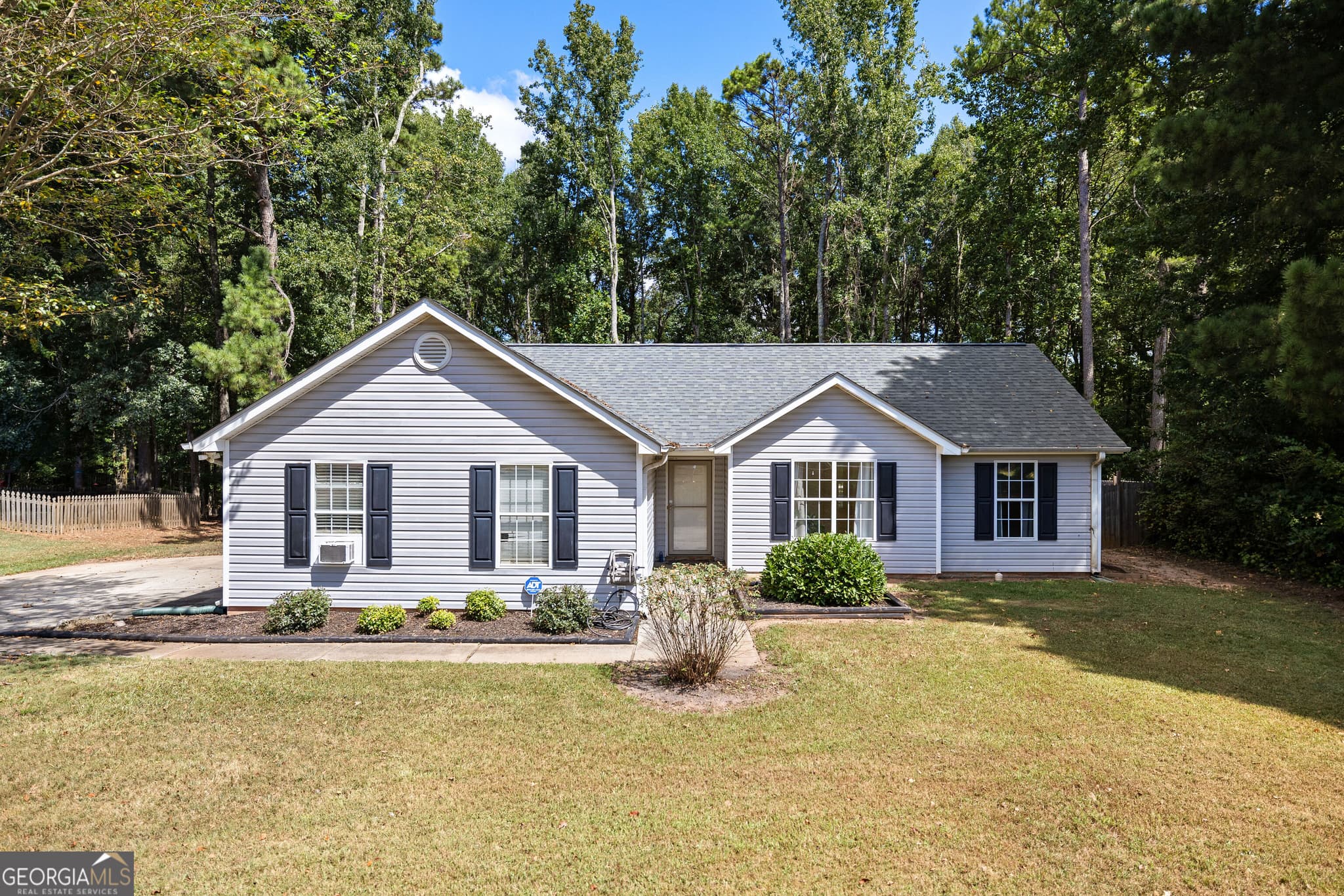 3 bedroom, 2 bathroom, 1,115 sq ft single family residence for sale at 185 Hayward Bishop Way, Senoia, GA 30276