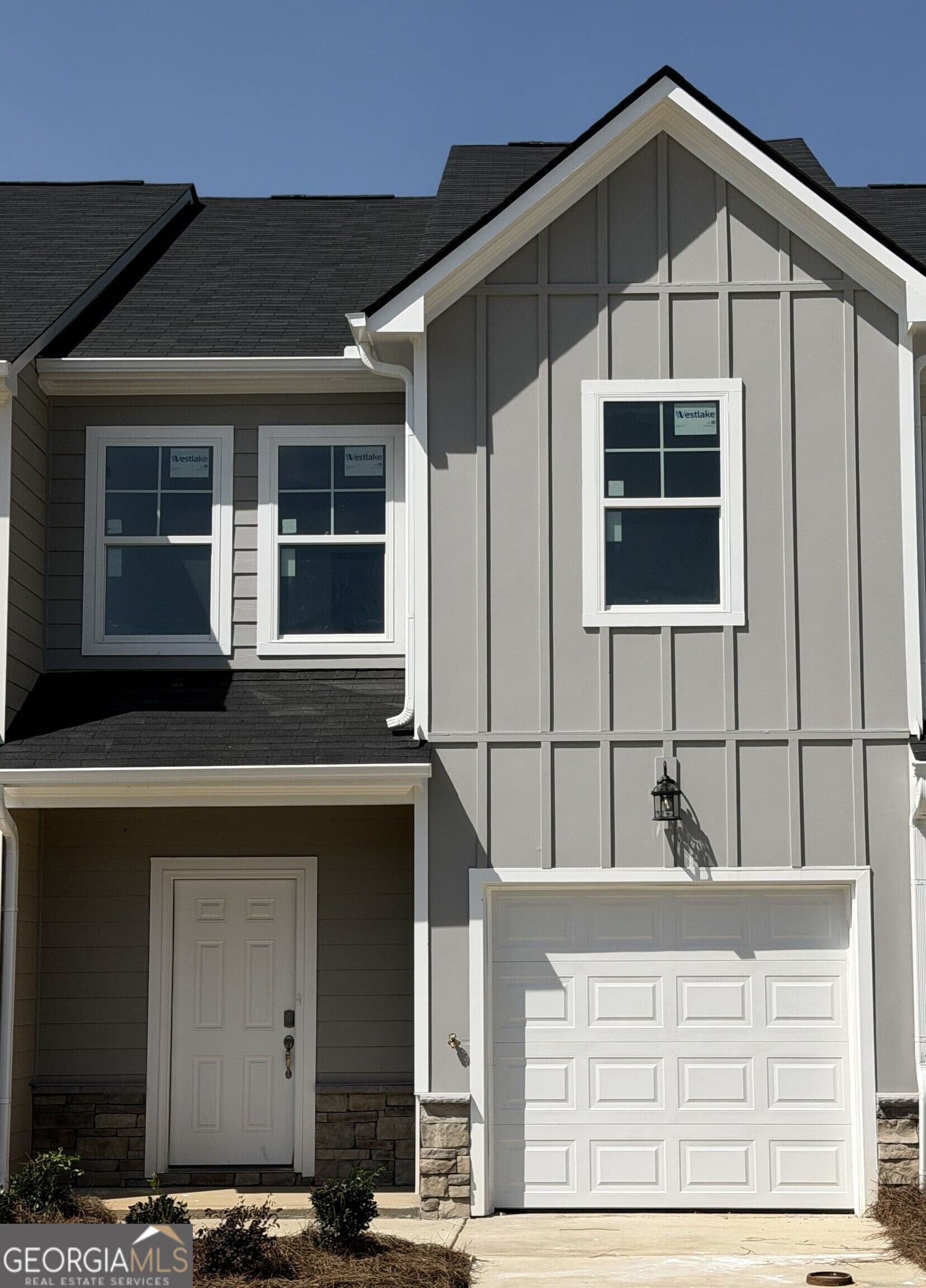 3 bedroom, 2.5 bathroom townhouse for sale at 325 Rolling Green Road, Adairsville, GA 30103
