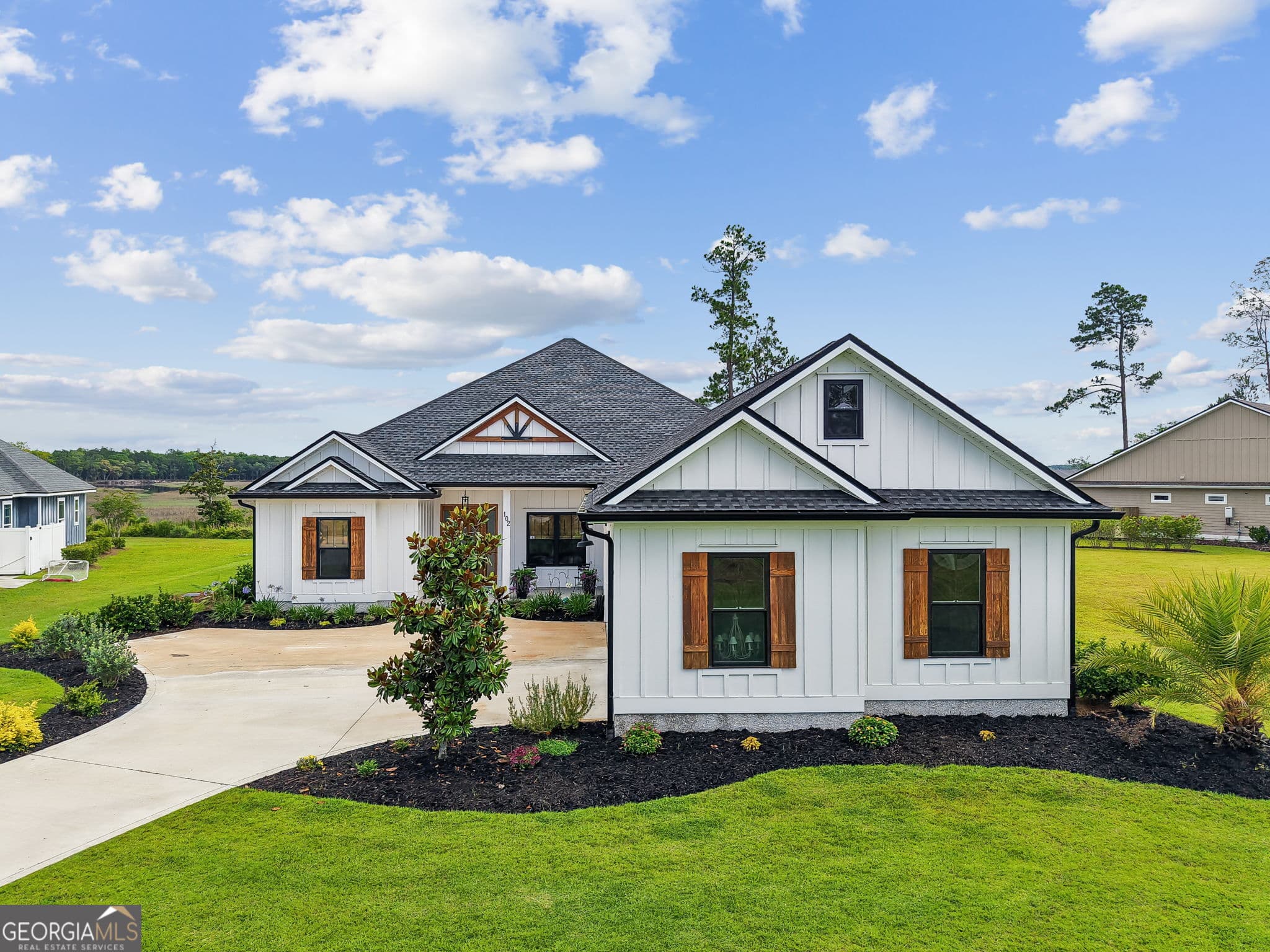 3 bedroom, 2.5 bathroom, 2,250 sq ft single family residence sold at 102 Firefly Court, St. Marys, GA 31558