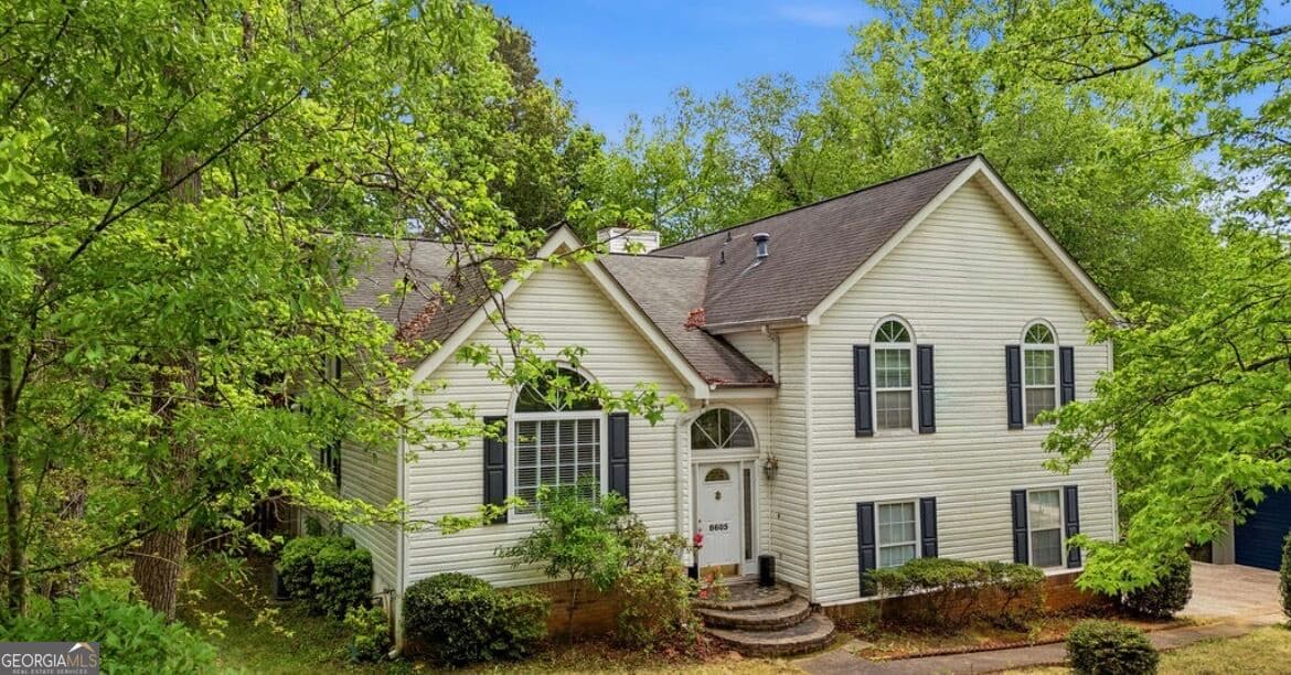 4 bedroom, 3.5 bathroom, 2,355 sq ft single family residence for sale at 8605 Creekview Court, Douglasville, GA 30135