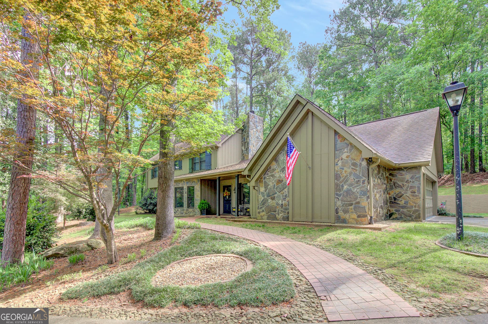 3 bedroom, 2.5 bathroom, 2,073 sq ft single family residence sold at 100 Ashland Trail, Tyrone, GA 30290