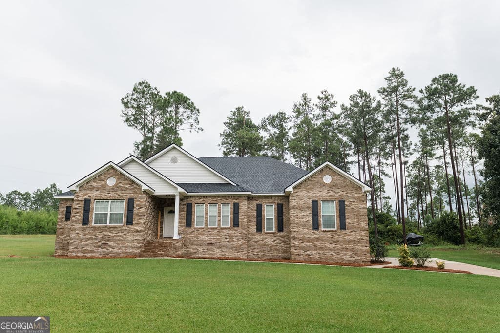3 bedroom, 2 bathroom, 1,704 sq ft single family residence under contract at 28 Oak Ridge Drive, Butler, GA 31006