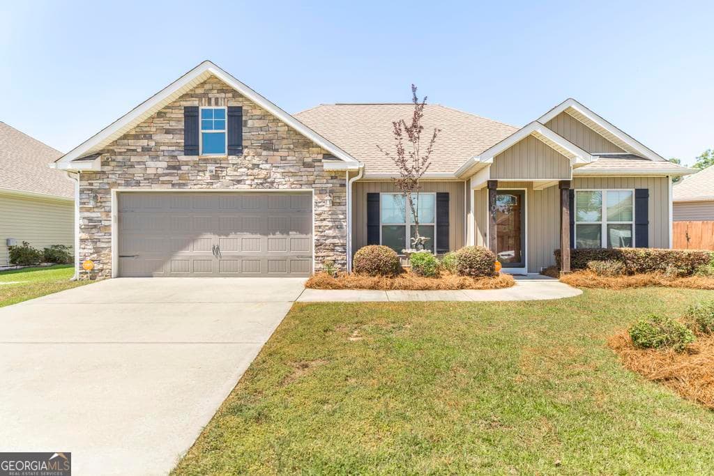 3 bedroom, 2 bathroom, 1,686 sq ft single family residence sold at 104 Savannah Lane, Bonaire, GA 31005
