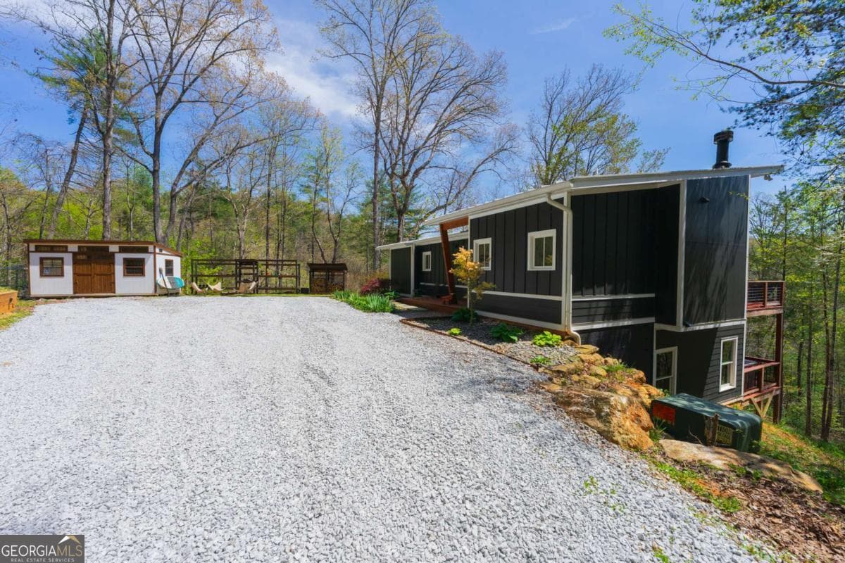 3 bedroom, 2.5 bathroom, 2,114 sq ft single family residence sold at 124 Nichols Branch Lane, Clayton, GA 30525