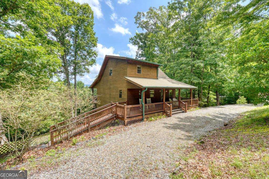 3 bedroom, 3 bathroom, 1,884 sq ft cabin,single family residence under contract at 96 Taylors Court, Blairsville, GA 30512
