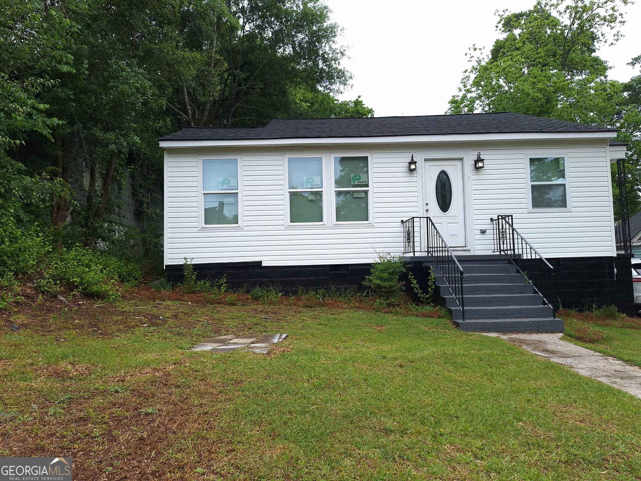3 bedroom, 2 bathroom, 1,206 sq ft single family residence for sale at 329 Noyes Street, Cedartown, GA 30125