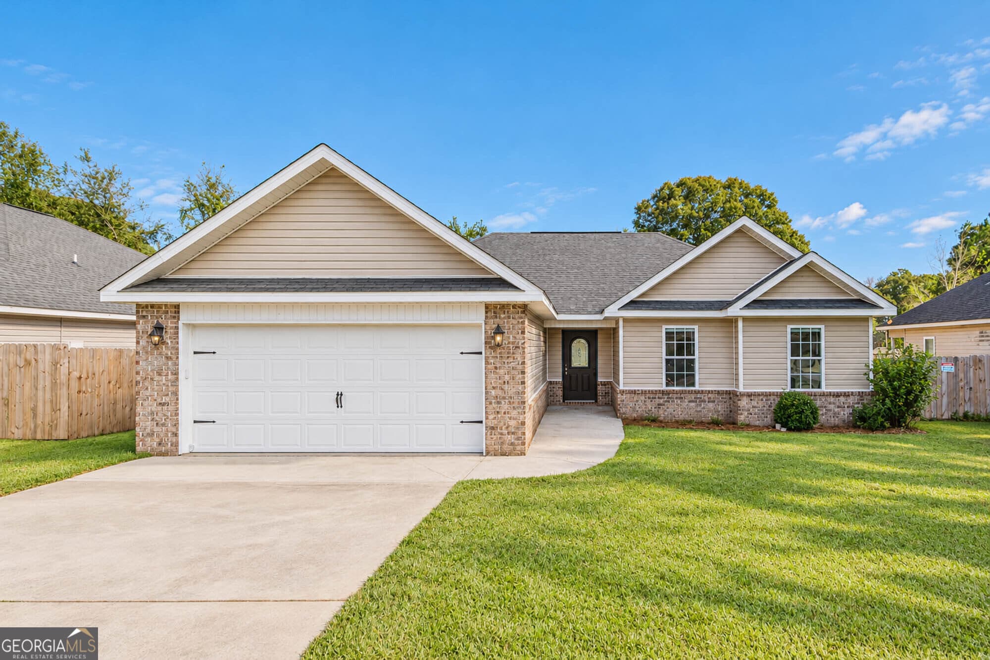 3 bedroom, 2 bathroom, 1,551 sq ft single family residence for sale at 216 Laurel Woods Drive, Warner Robins, GA 31088