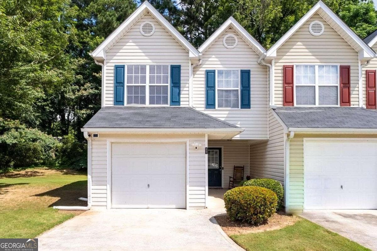3 bedroom, 2.5 bathroom, 1,212 sq ft townhouse for sale at 6995 Gallant Circle 6, Mableton, GA 30126