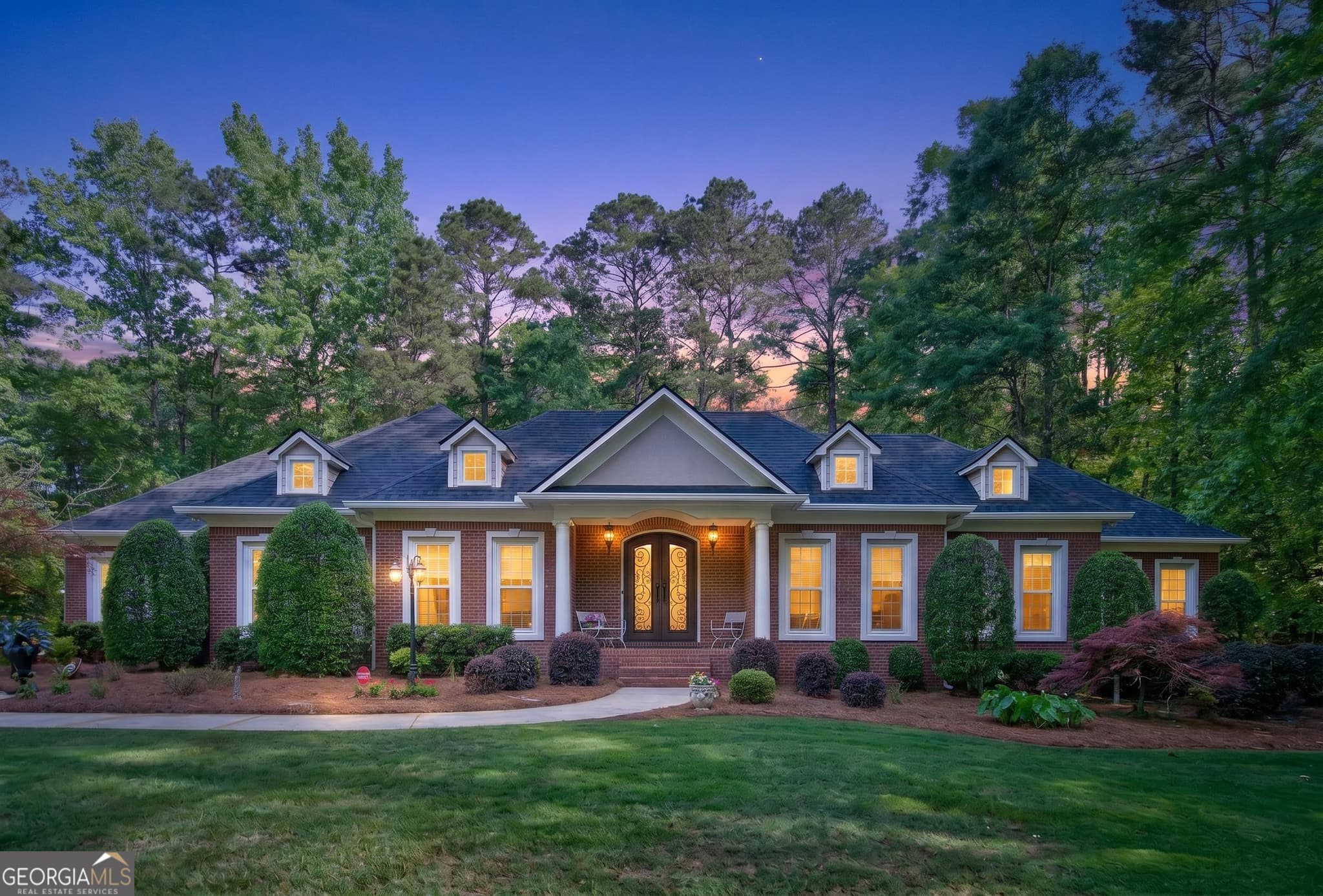 4 bedroom, 3.5 bathroom, 3,850 sq ft single family residence sold at 125 County Down, Fayetteville, GA 30215