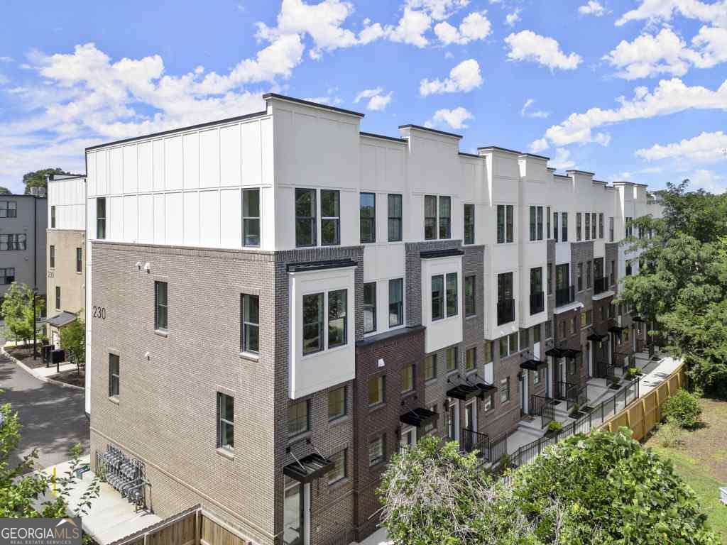 2 bedroom, 2 bathroom, 1,100 sq ft condominium sold at 230 New Street 1105, Decatur, GA 30030