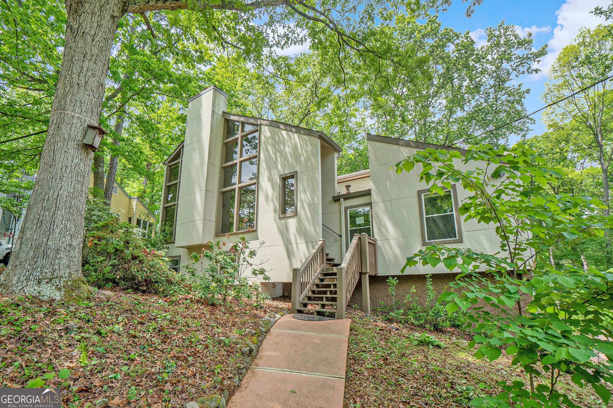 4 bedroom, 3 bathroom, 2,572 sq ft single family residence sold at 1213 Laurel Cliff Drive, Smyrna, GA 30082
