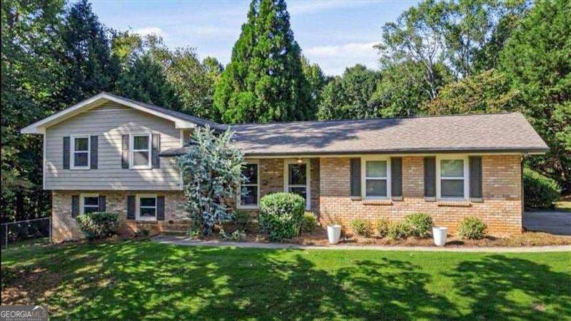 4 bedroom, 2 bathroom, 2,001 sq ft single family residence for sale at 669 Foxcliffe Court, Smyrna, GA 30082