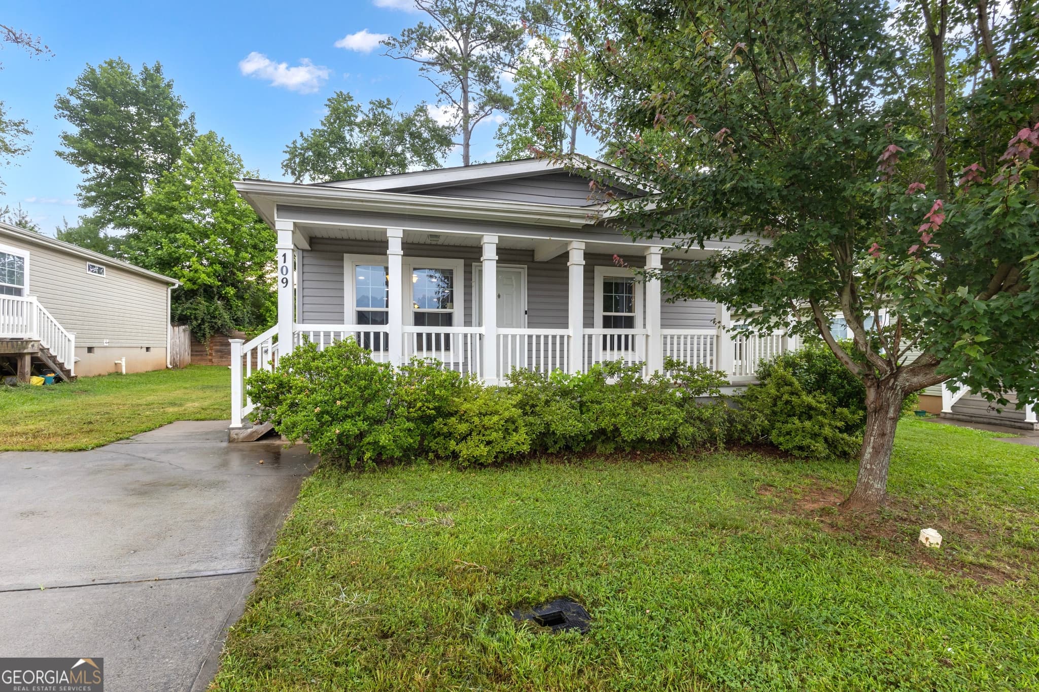 3 bedroom, 2 bathroom, 1,300 sq ft manufactured home,single family residence for sale at 109 Willow Drive, Newnan, GA 30263