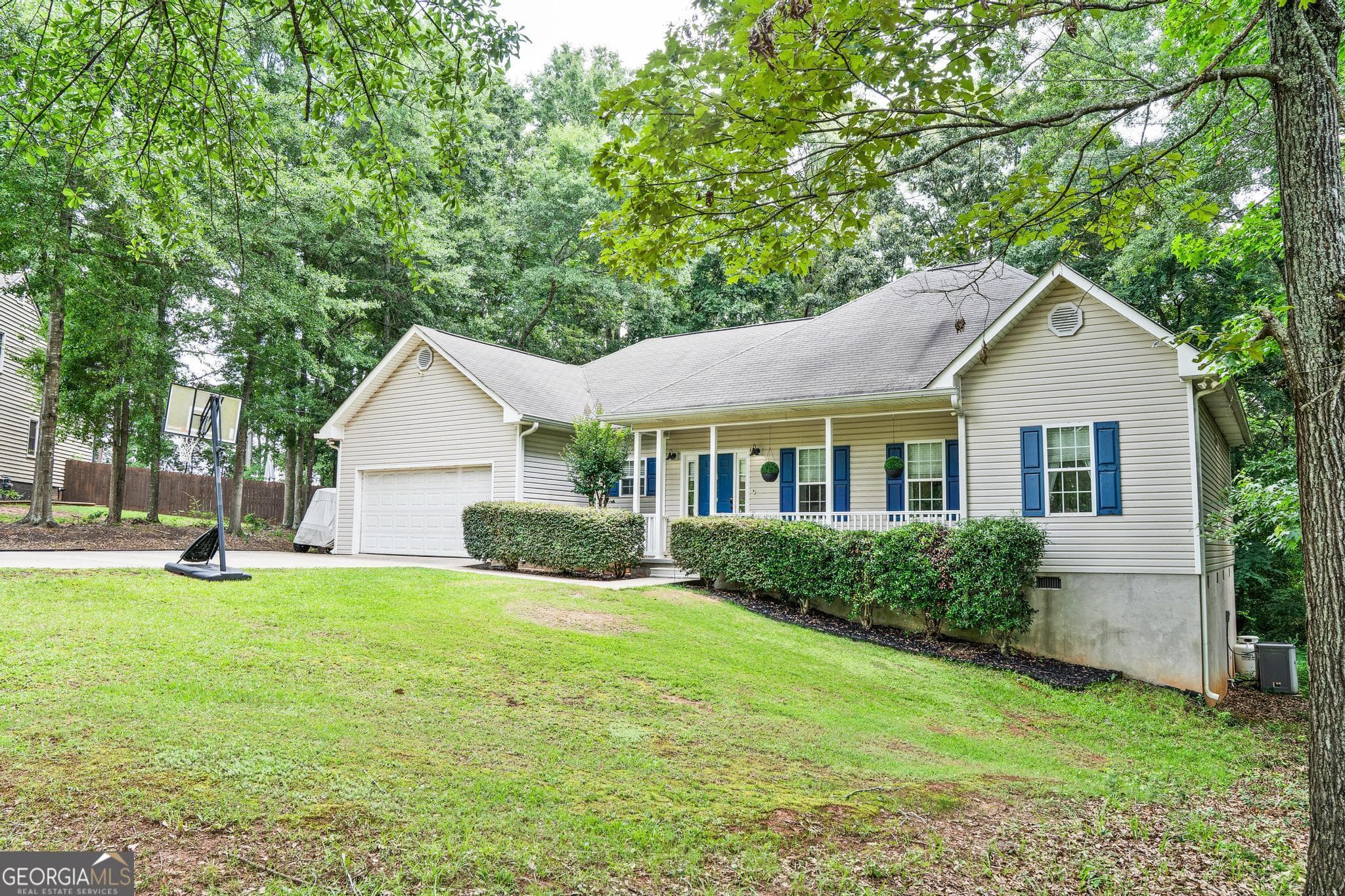 3 bedroom, 2 bathroom, 1,629 sq ft single family residence sold at 419 Pecan Circle, Forsyth, GA 31029